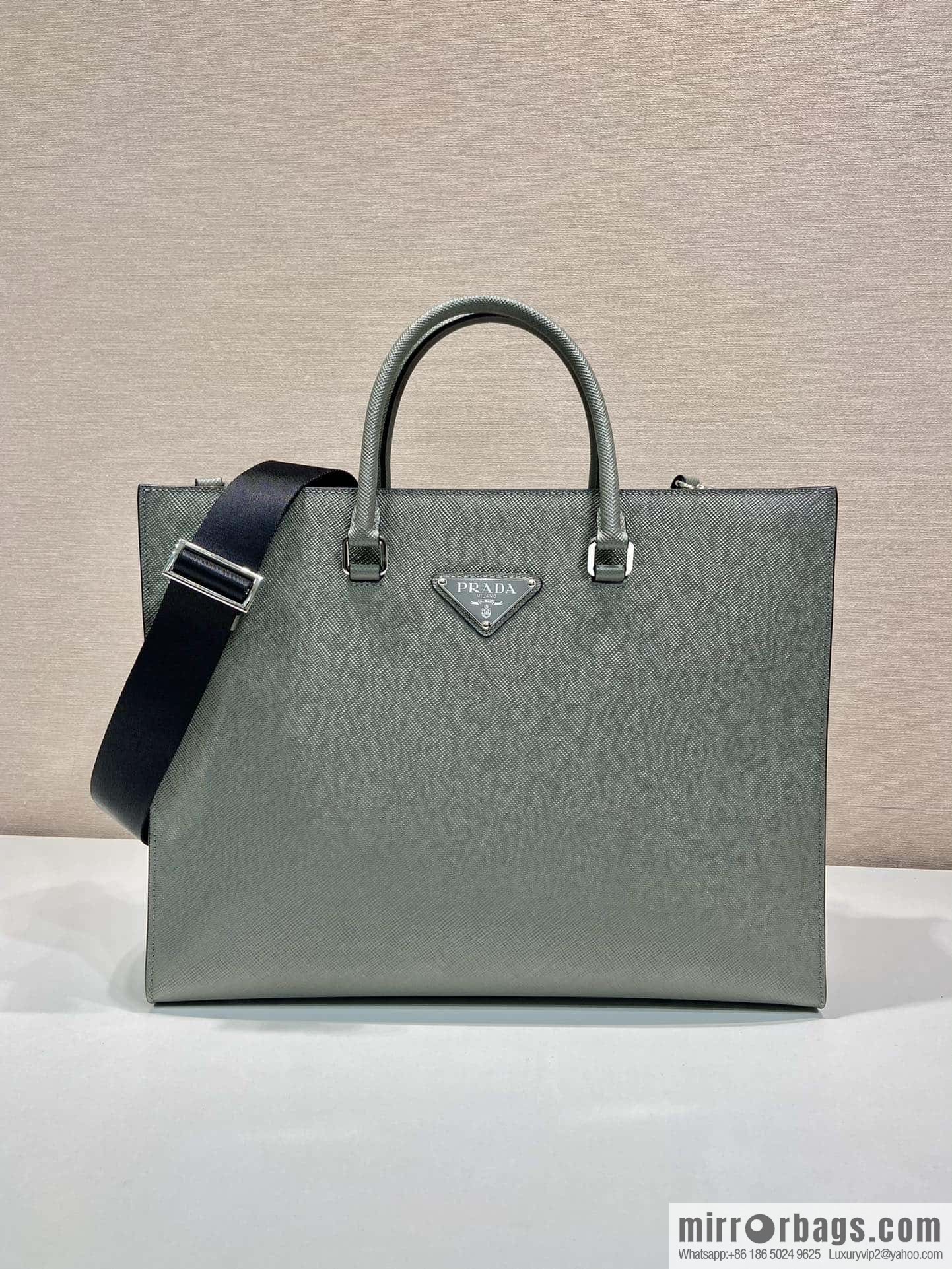 PRADA 🎉 new briefcase 🎉🎉 2VG101 new color