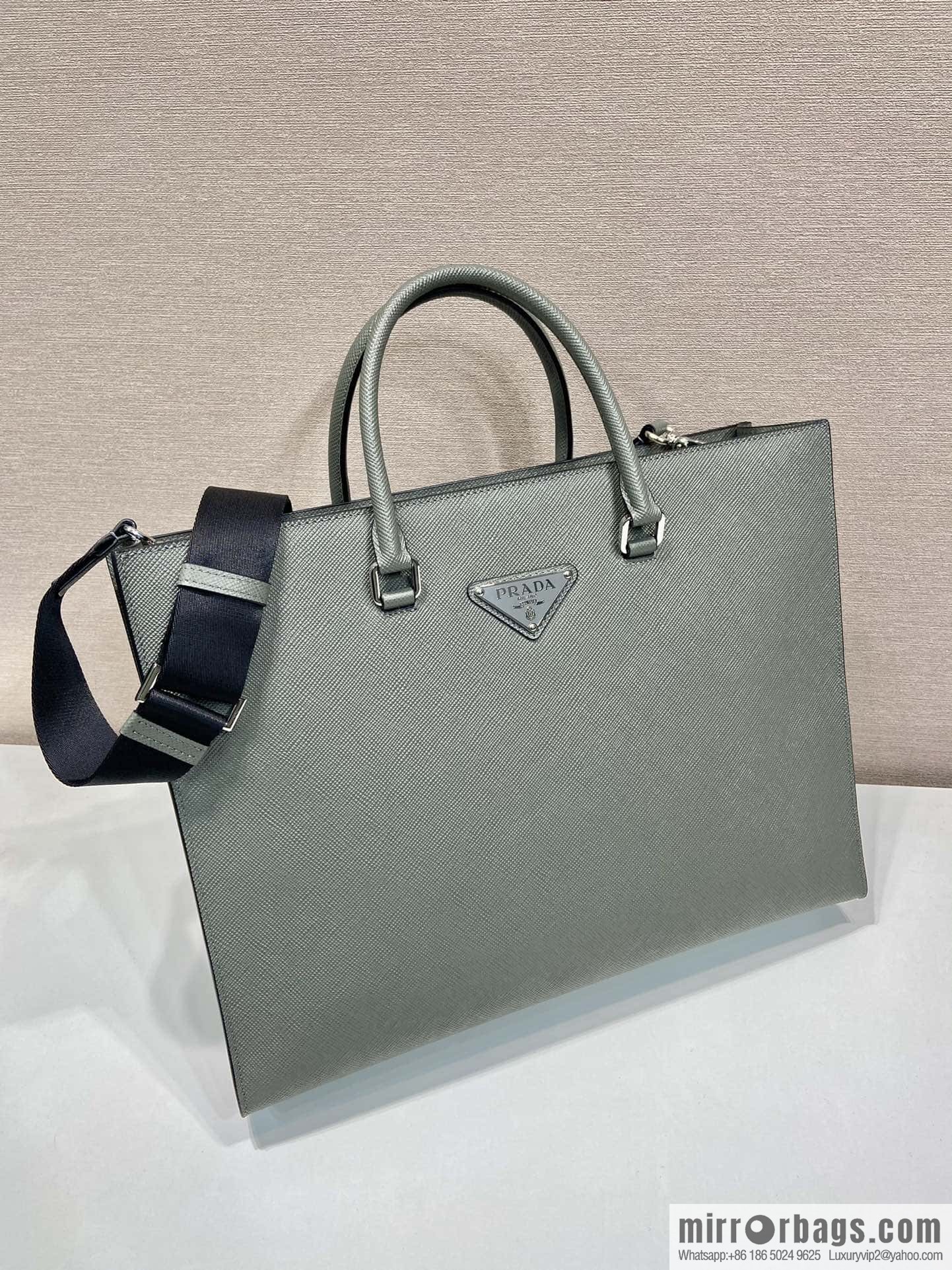 PRADA 🎉 new briefcase 🎉🎉 2VG101 new color