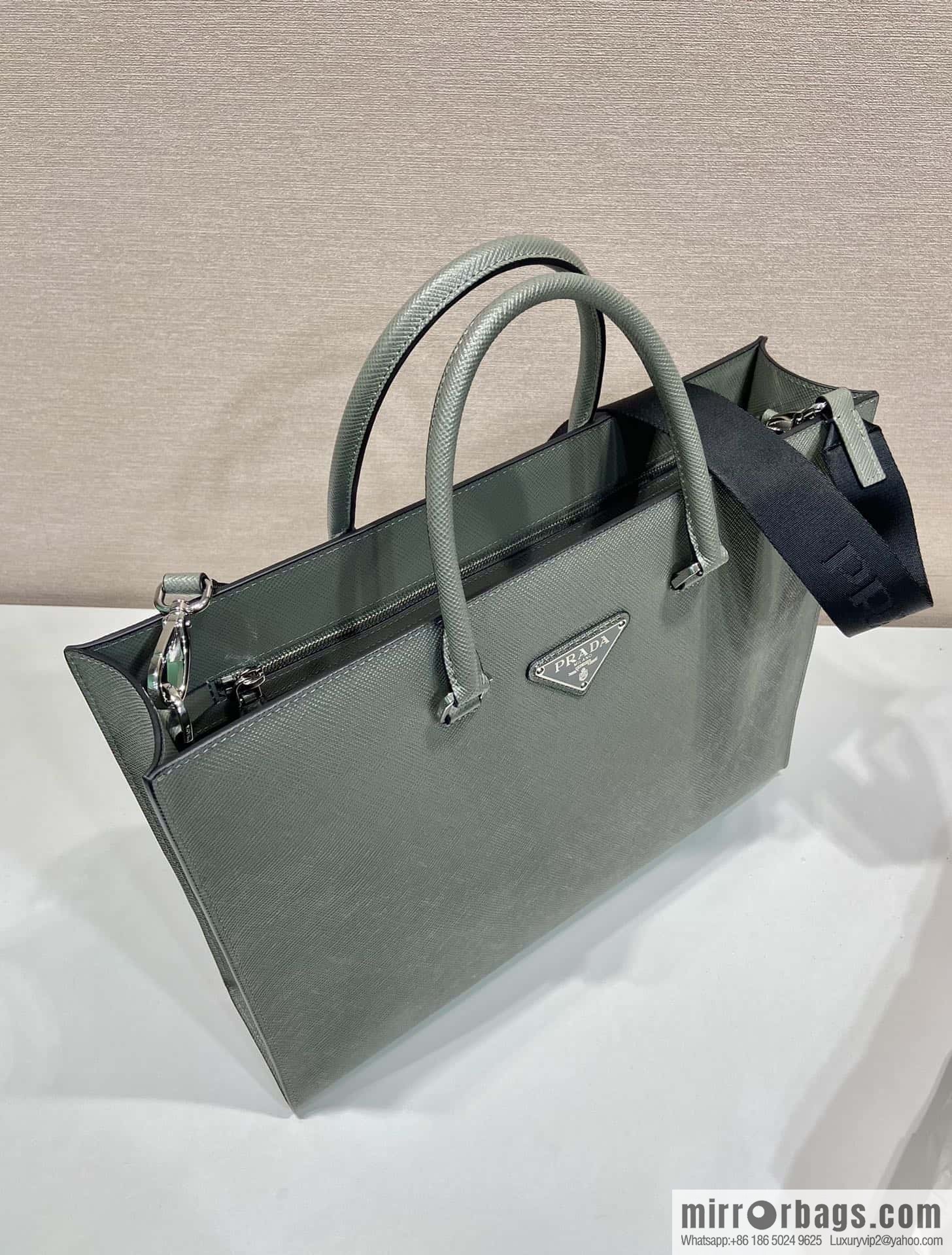 PRADA 🎉 new briefcase 🎉🎉 2VG101 new color