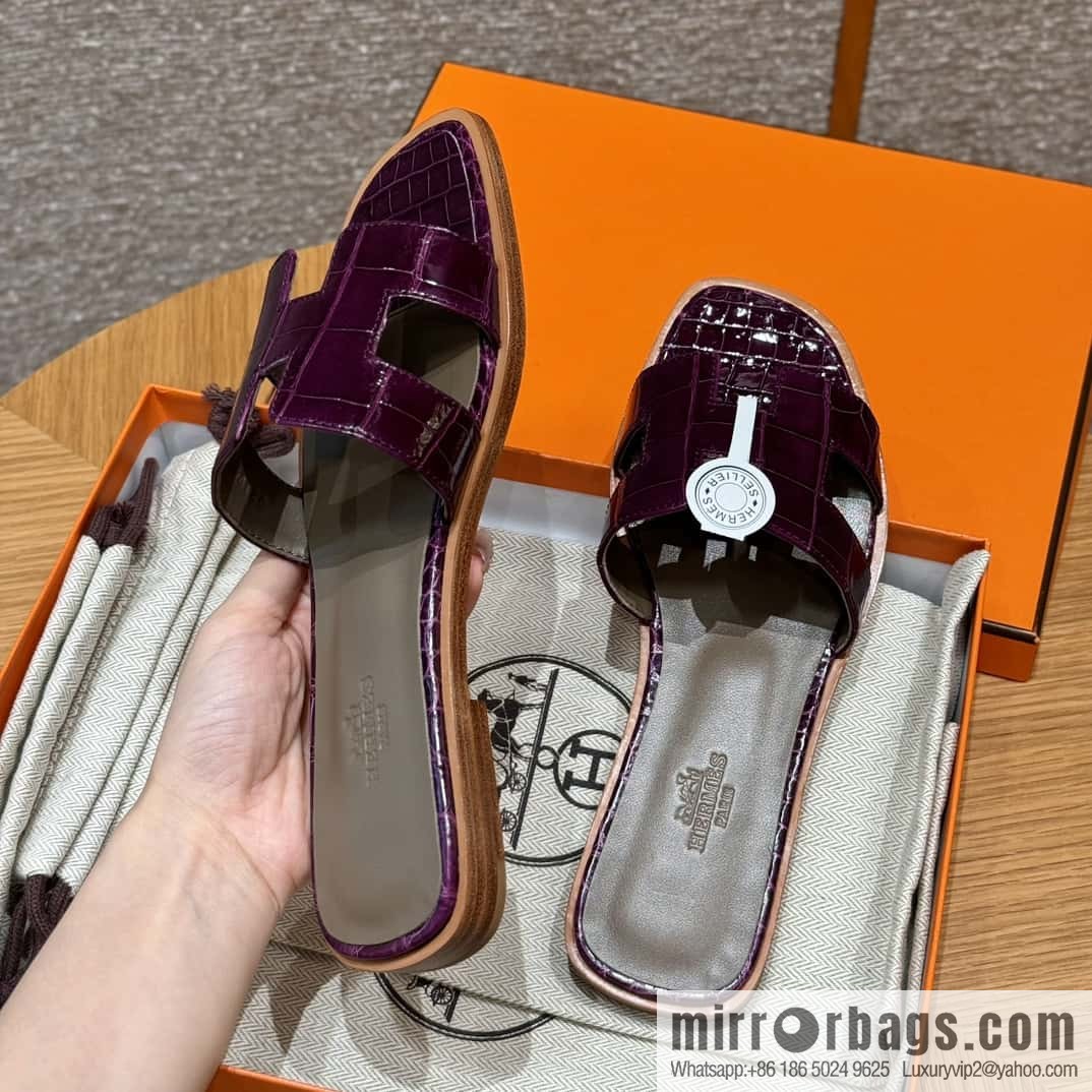 Hermès 181 Oran sandals alligator/crocodile 🐊 N5/Cassis/gallon purple