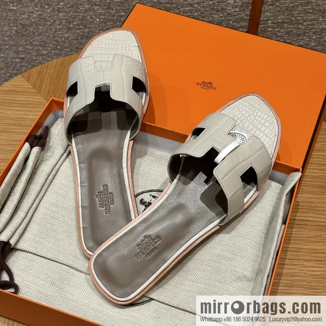 Hermès 181 Oran sandals alligator/crocodile 🐊 glacier white/8L/Beton