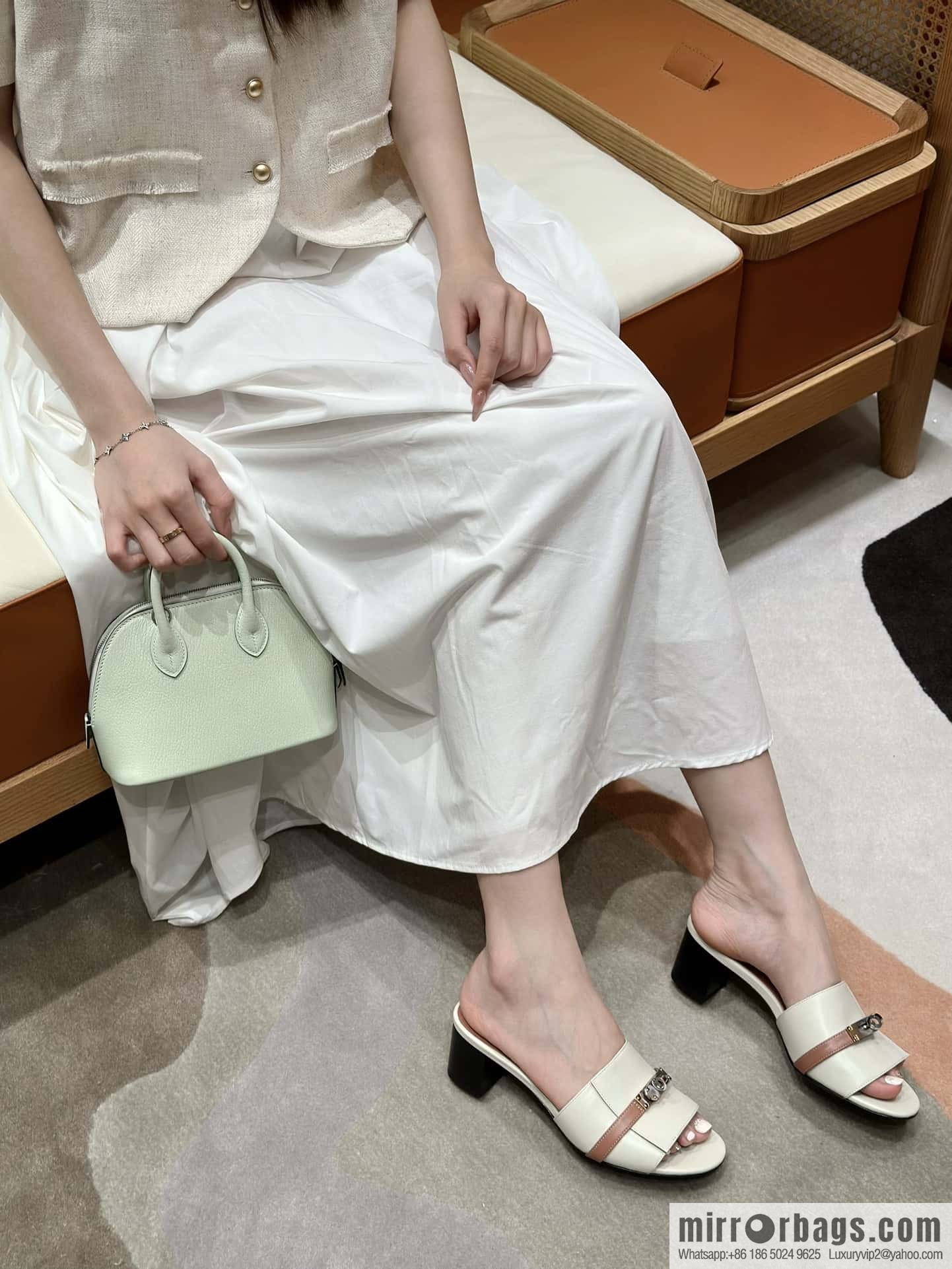 Hermès 187 Gigi kelly heels, plain weave/Swift milkshake white/ck10/Craie/Nude pink