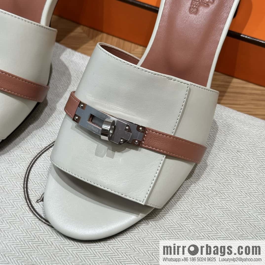 Hermès 187 Gigi kelly heels, plain weave/Swift milkshake white/ck10/Craie/Nude pink