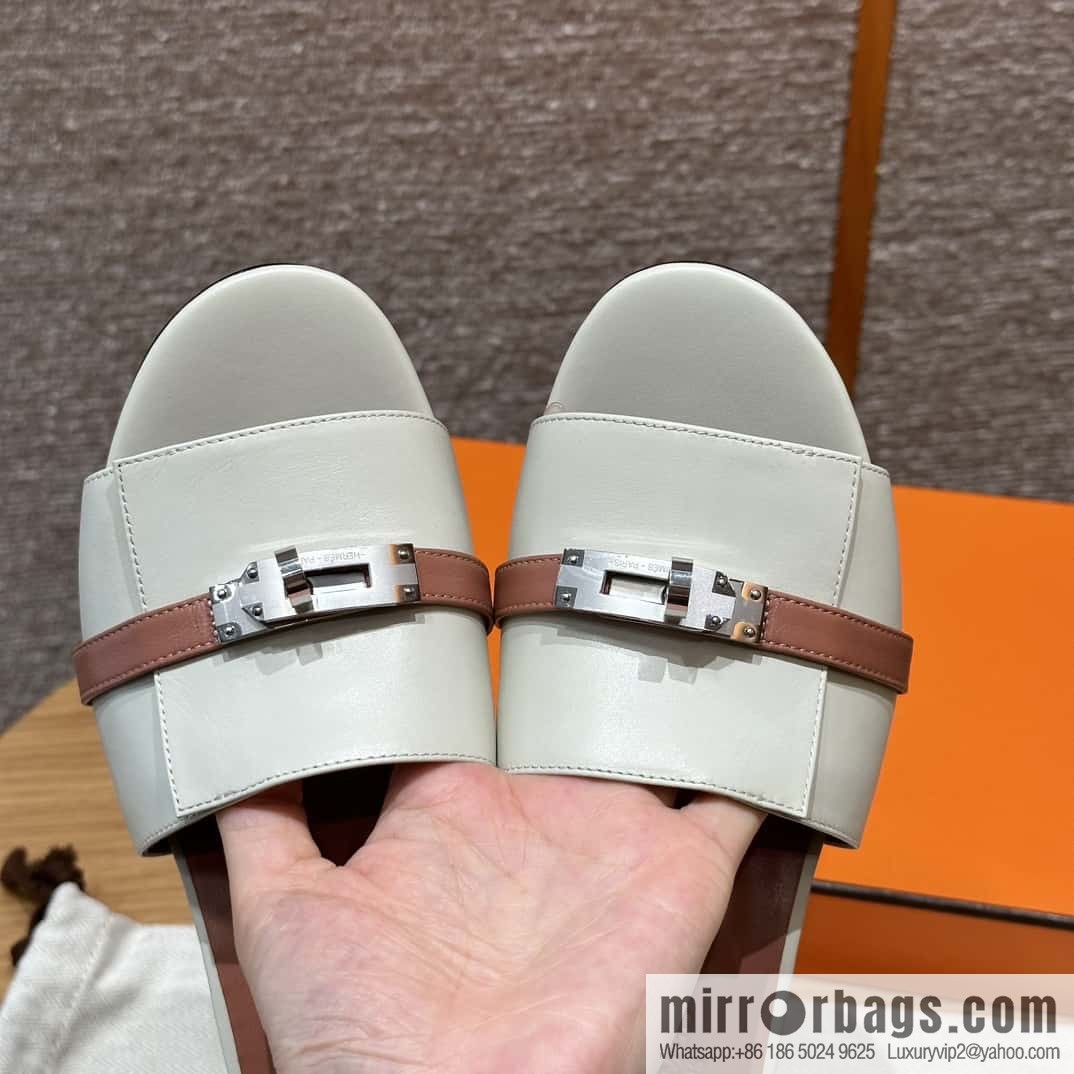 Hermès 187 Gigi kelly heels, plain weave/Swift milkshake white/ck10/Craie/Nude pink