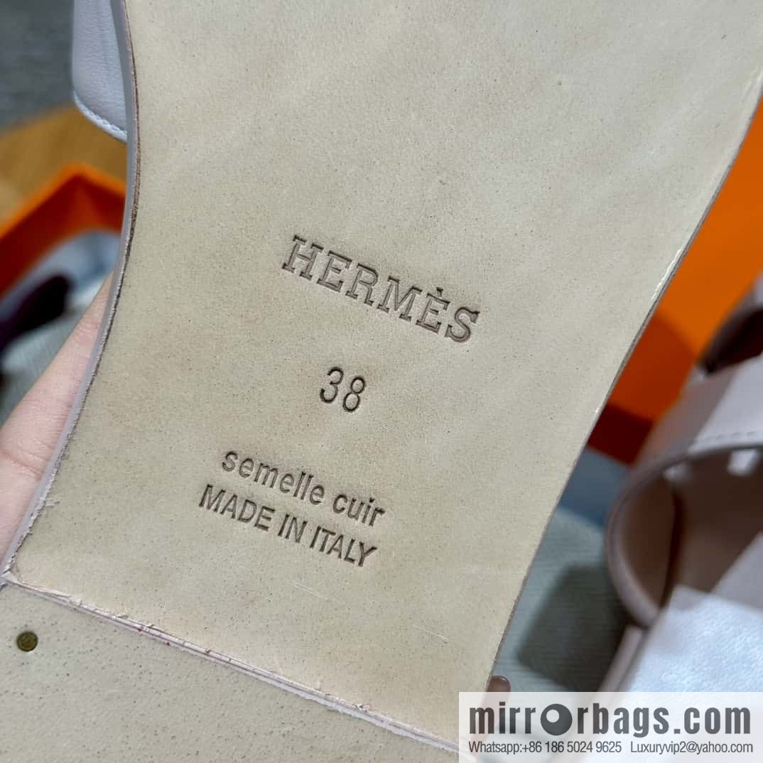 Hermès 181 Oran slippers, plain /Swift petal powder/Petal powder