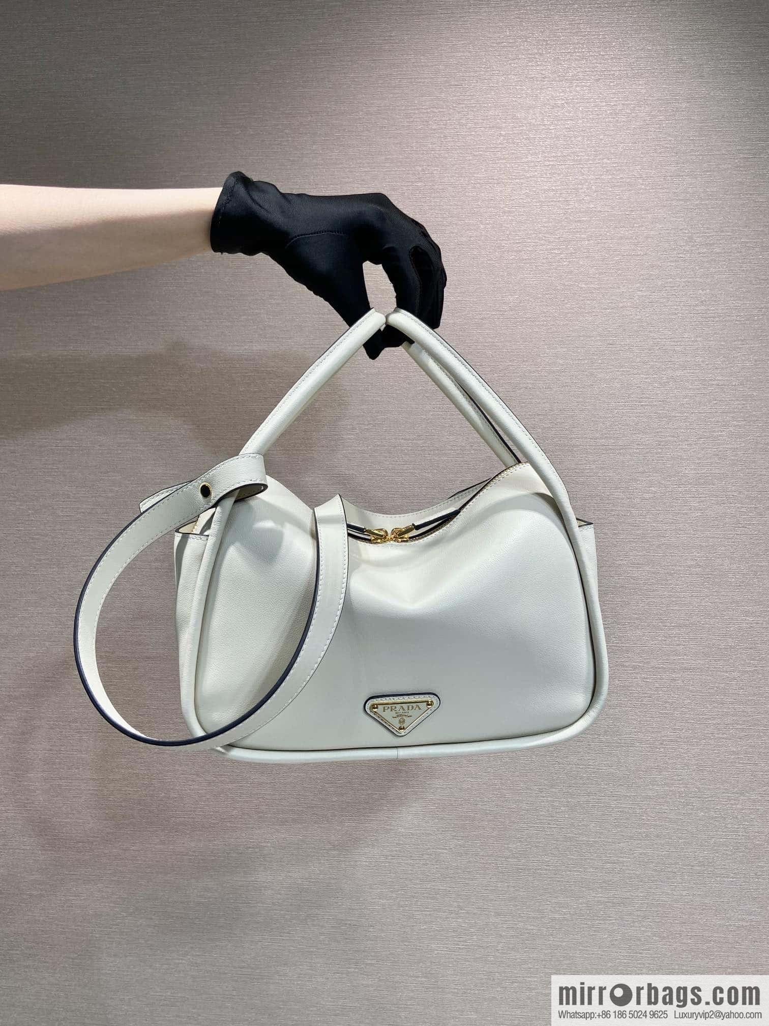 PRADA 🎉 New 🎉 1BA451 🎉🎉 White
