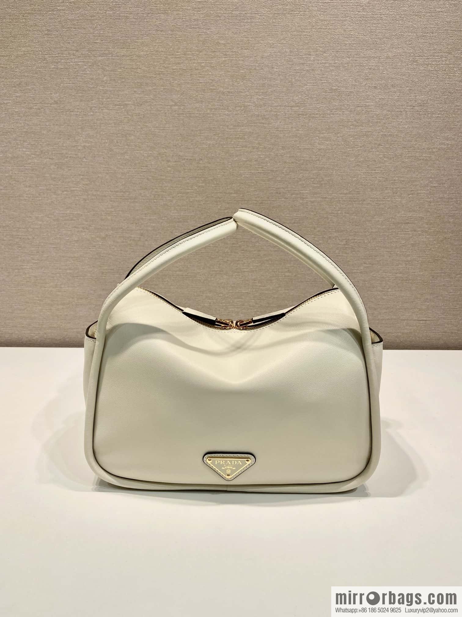 PRADA 🎉 New 🎉 1BA451 🎉🎉 White