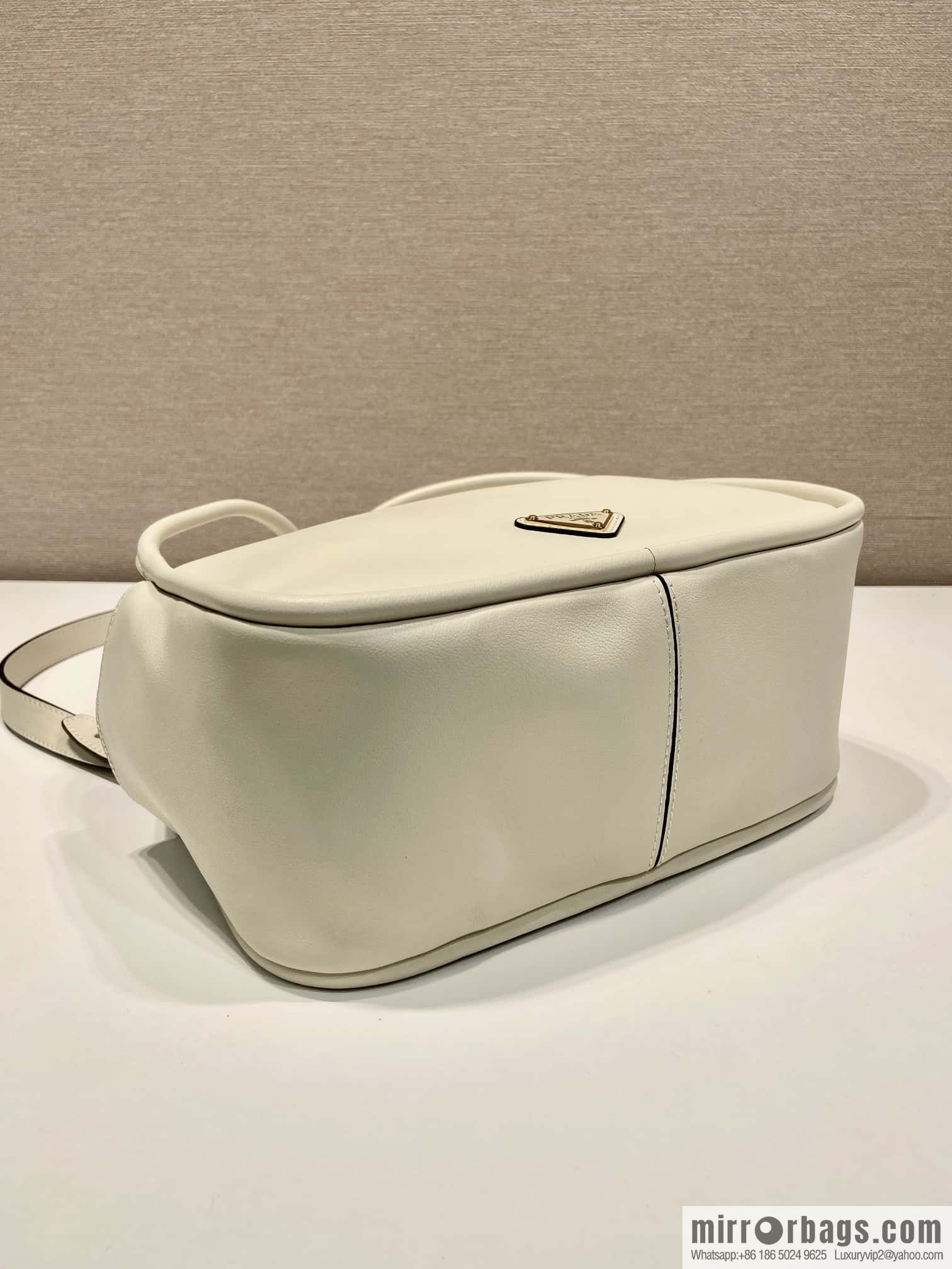 PRADA 🎉 New 🎉 1BA451 🎉🎉 White