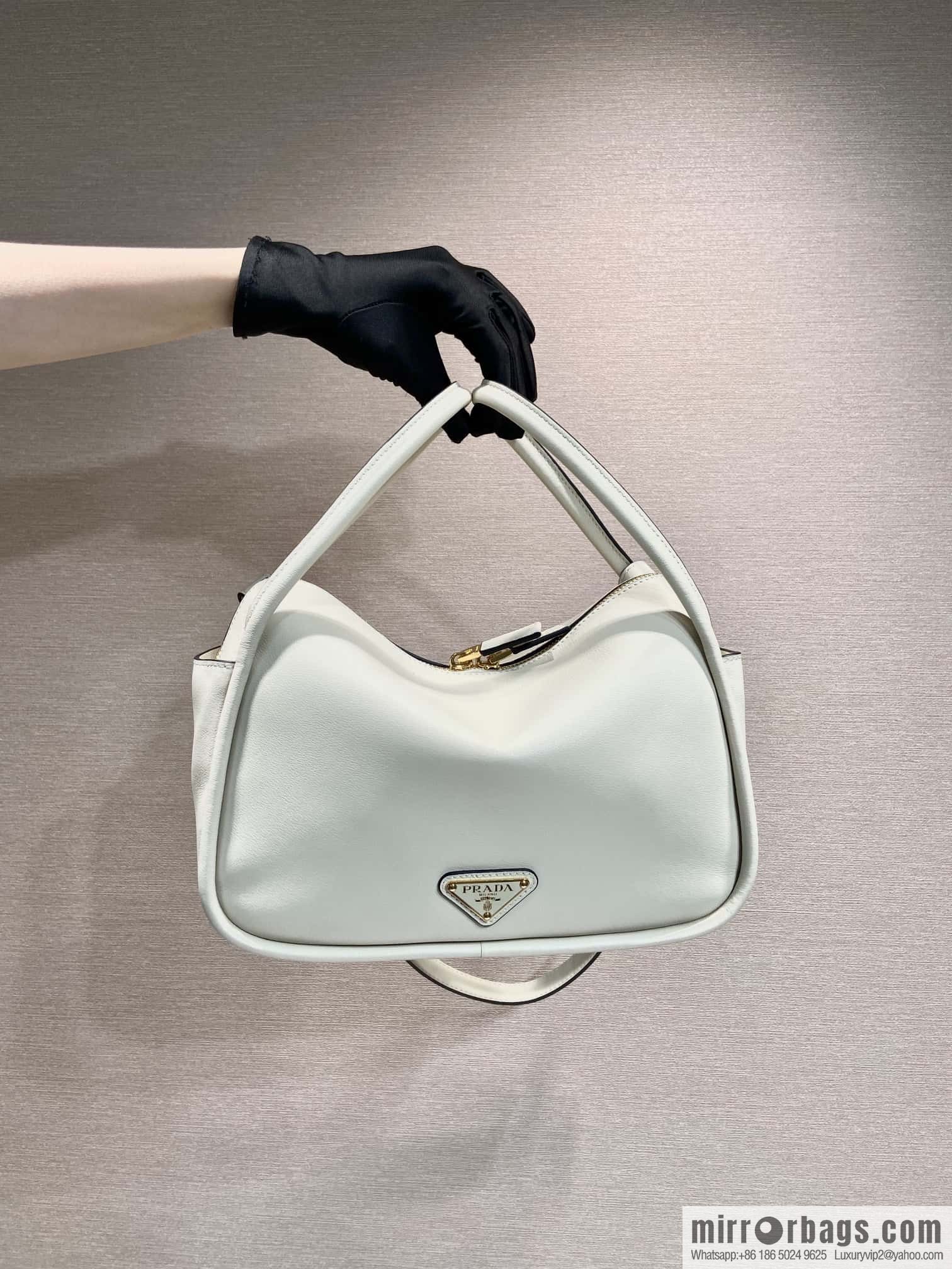 PRADA 🎉 New 🎉 1BA451 🎉🎉 White
