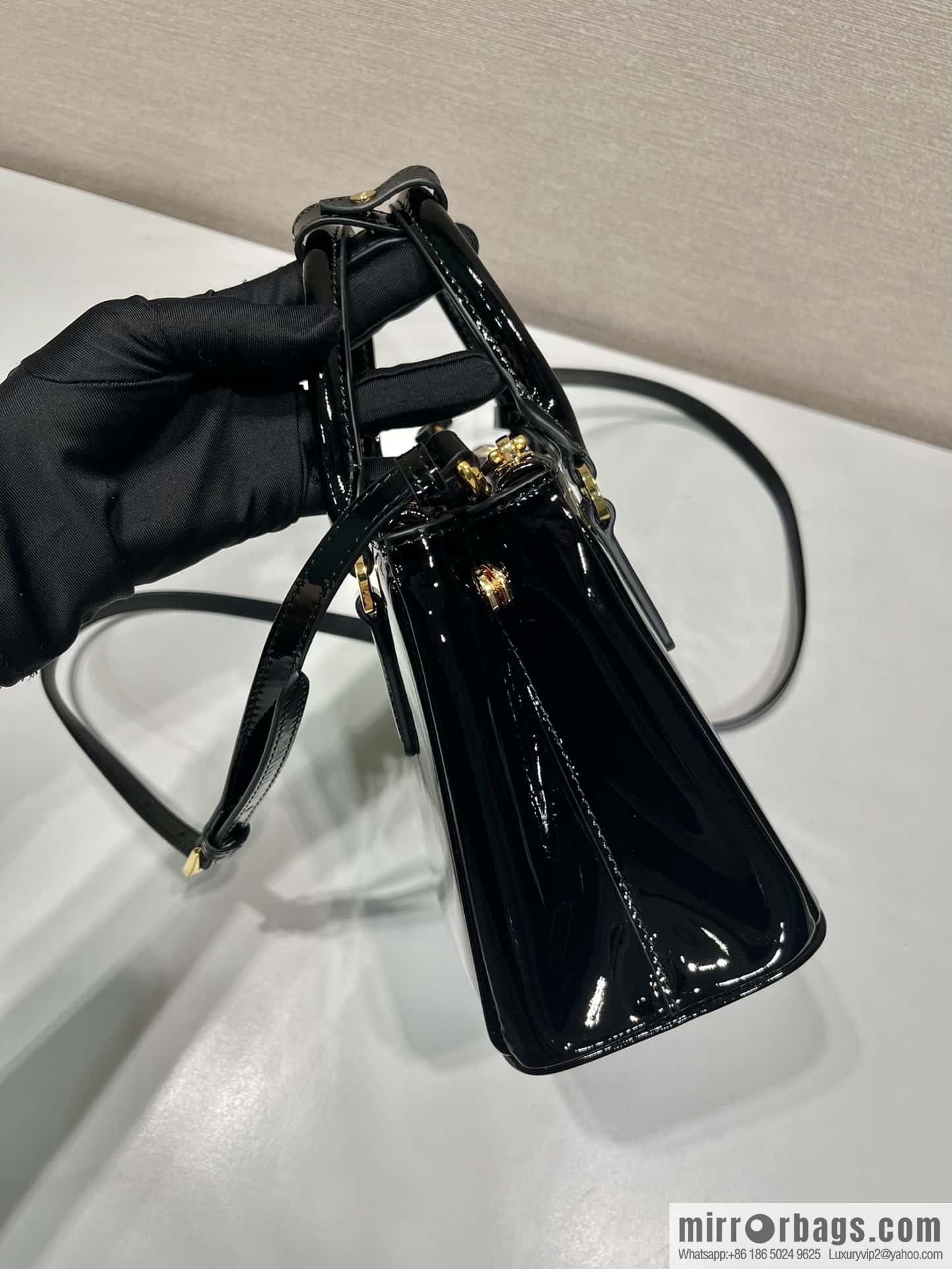 PRADA 🎉 mini killer 🎉 1BA906 patent leather 🎉🎉 black