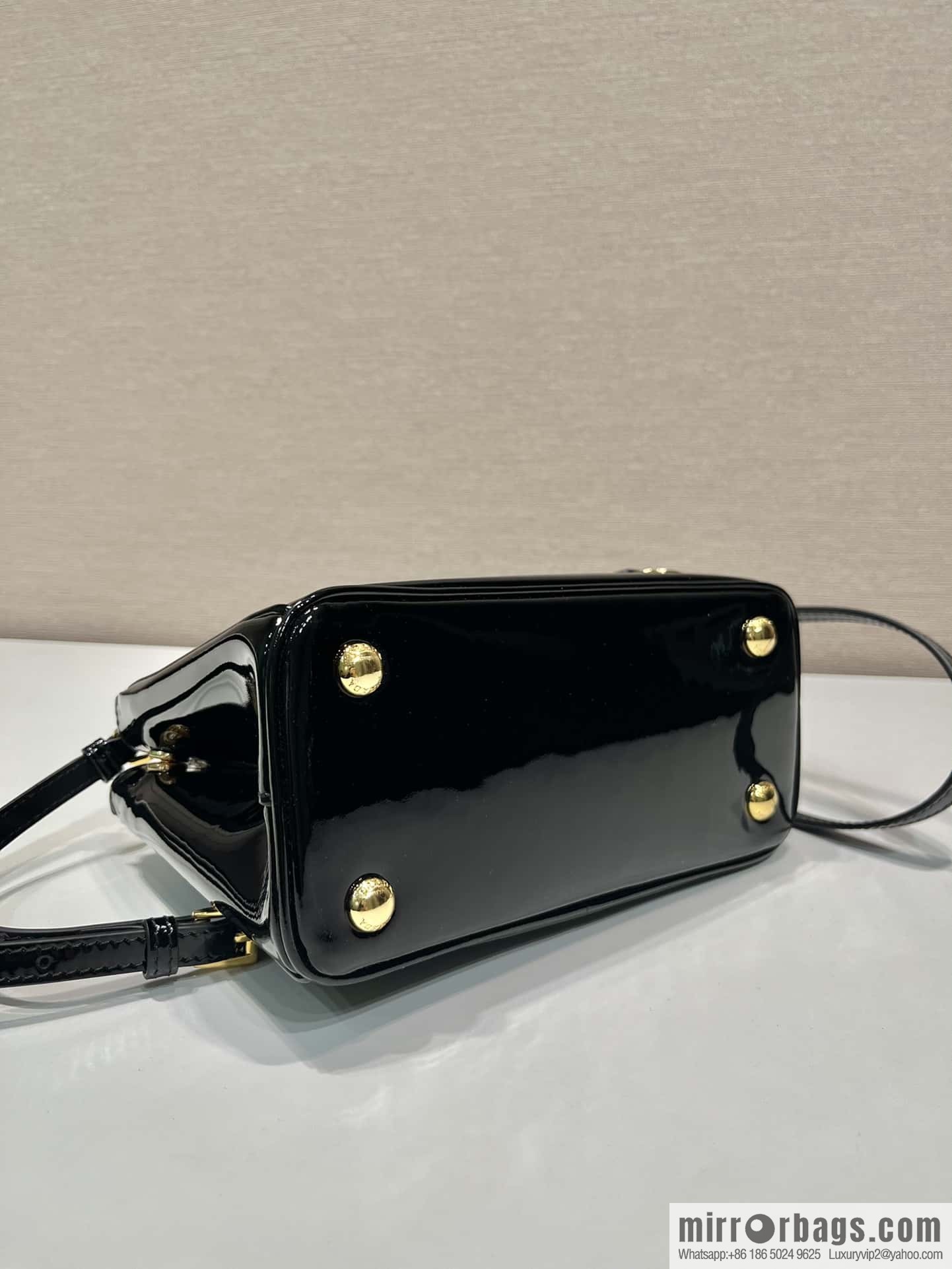 PRADA 🎉 mini killer 🎉 1BA906 patent leather 🎉🎉 black