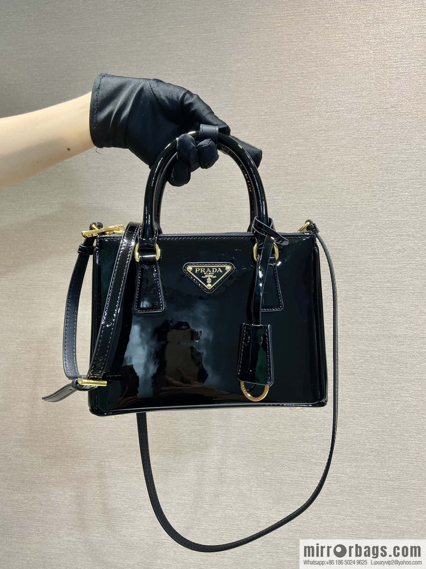 PRADA 🎉 mini killer 🎉 1BA906 patent leather 🎉🎉 black