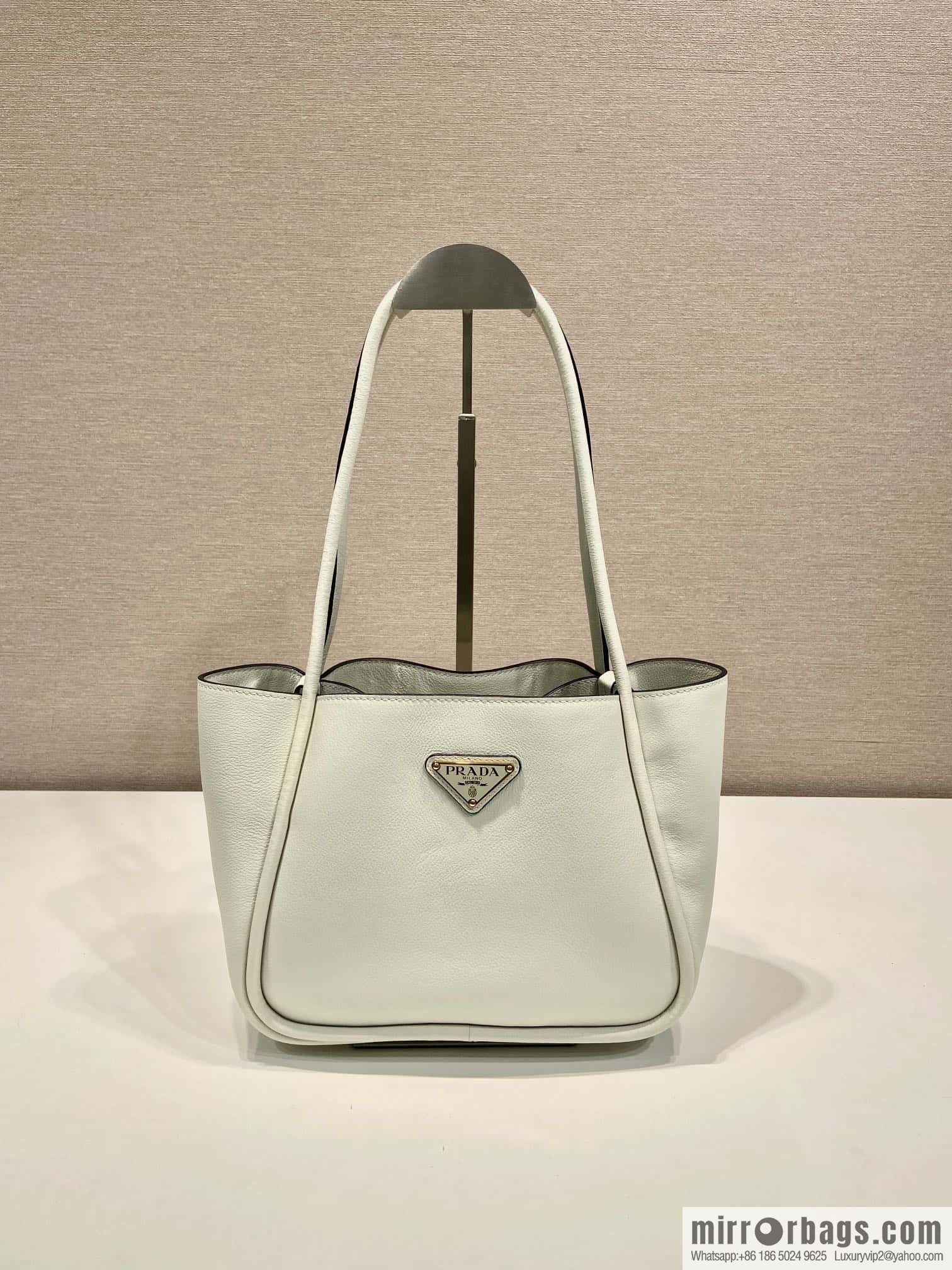 PRADA 🎉 New 🎉 1BG539 Shoulder 🎉🎉 White