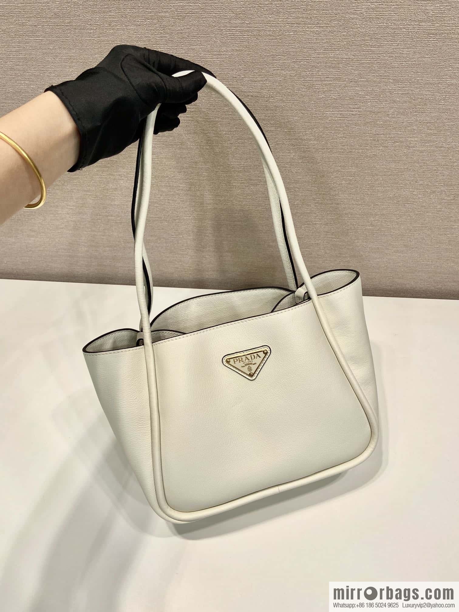 PRADA 🎉 New 🎉 1BG539 Shoulder 🎉🎉 White