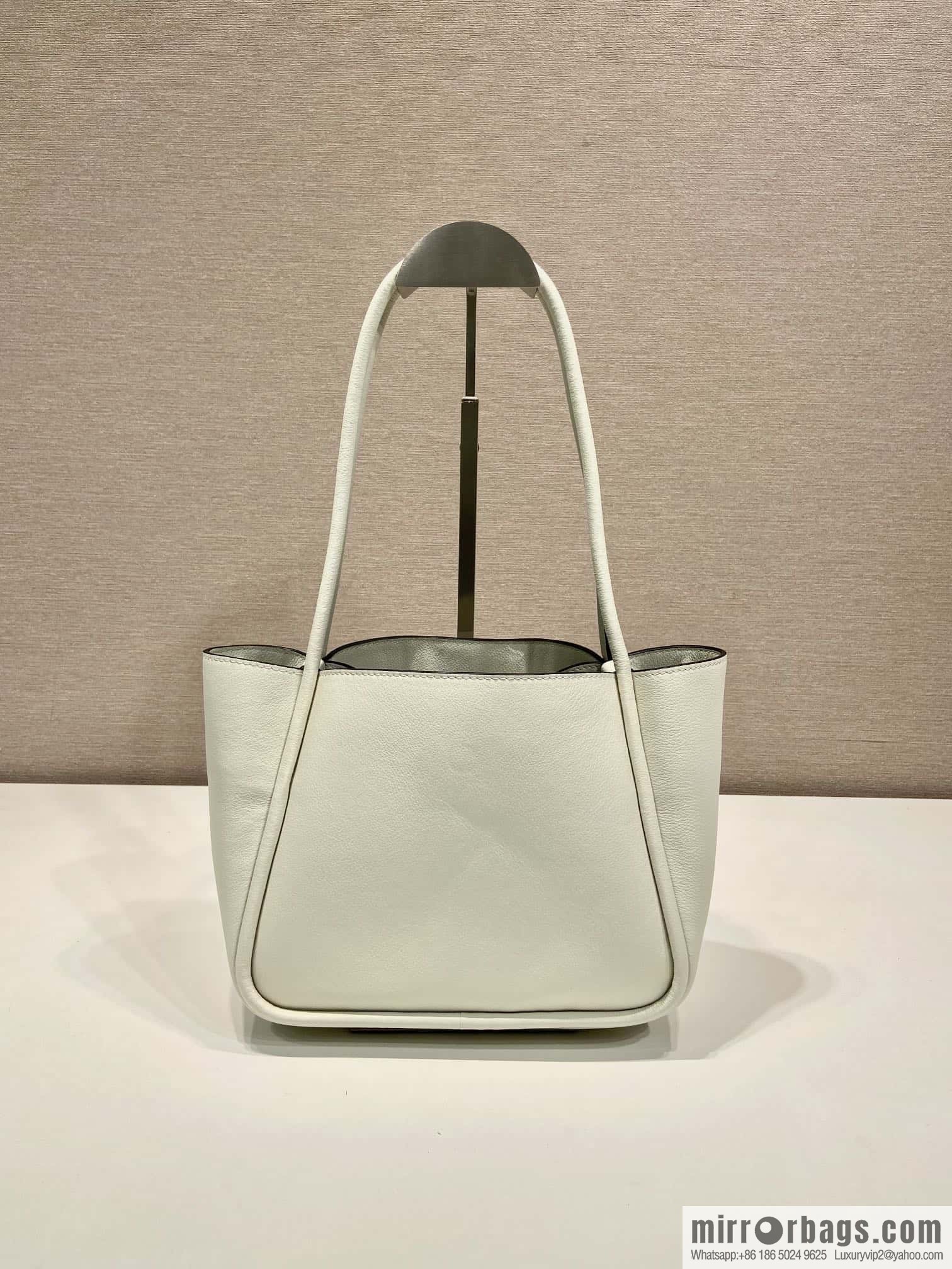 PRADA 🎉 New 🎉 1BG539 Shoulder 🎉🎉 White