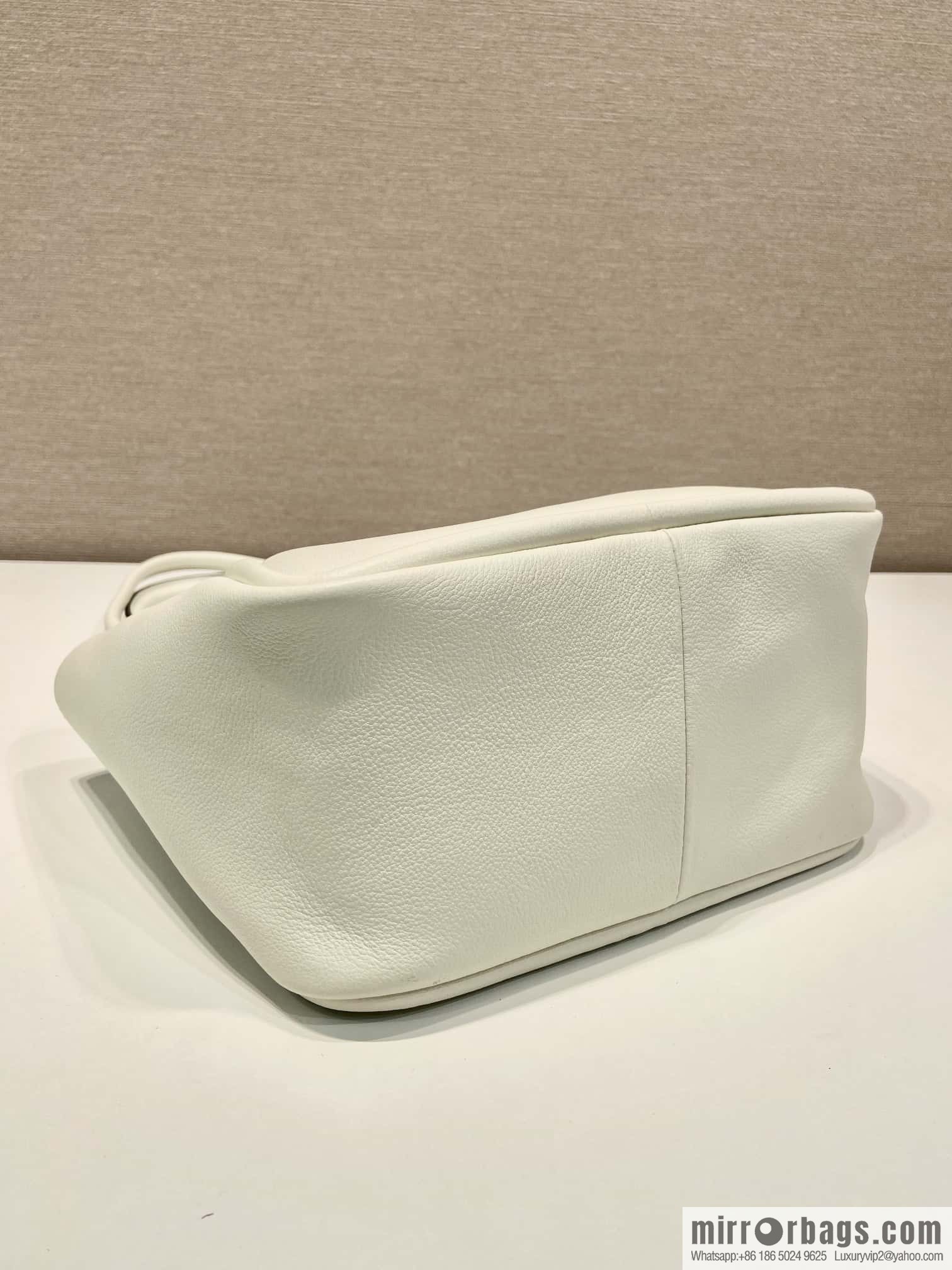 PRADA 🎉 New 🎉 1BG539 Shoulder 🎉🎉 White