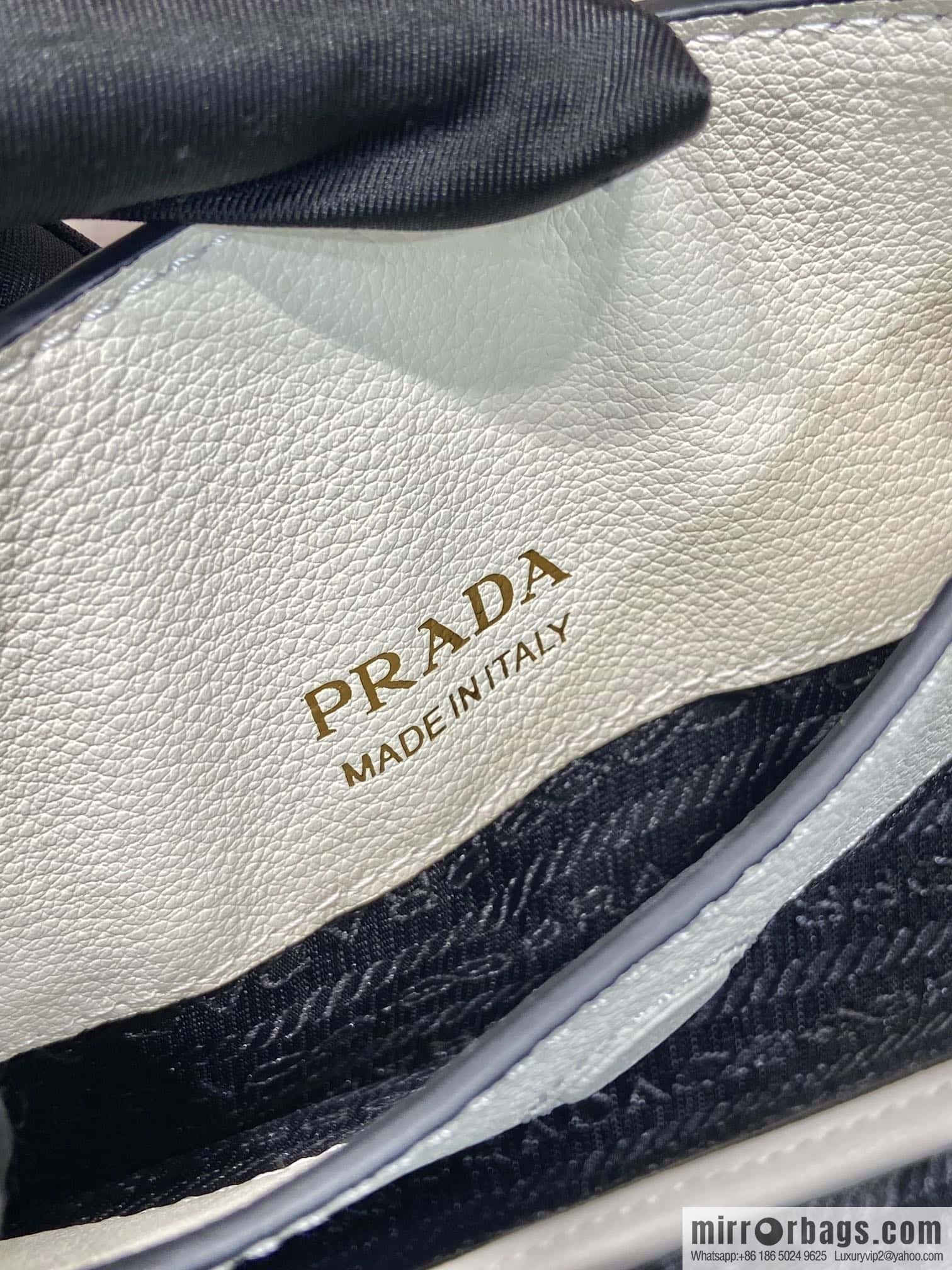 PRADA 🎉 New 🎉 1BG539 Shoulder 🎉🎉 White