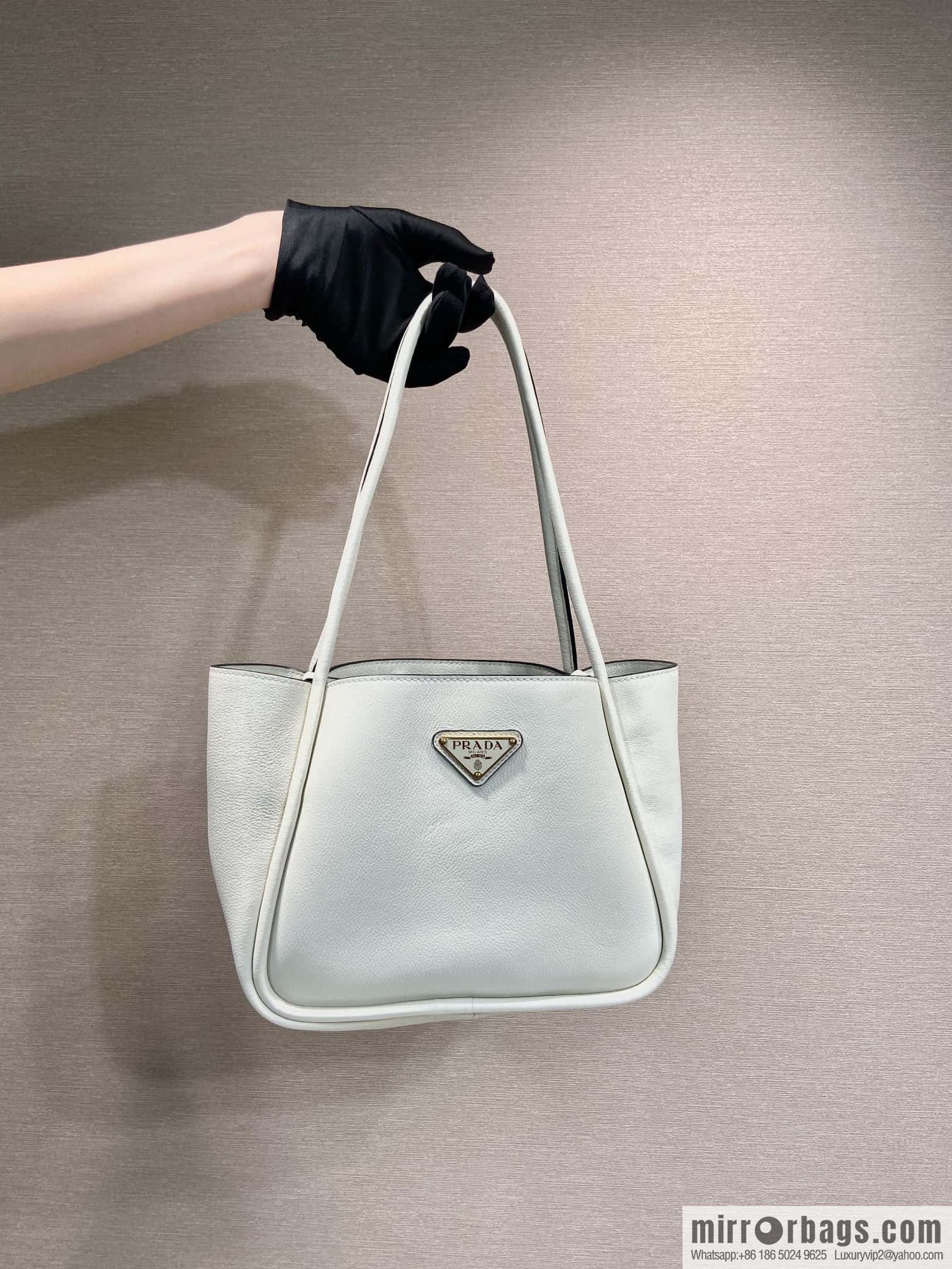 PRADA 🎉 New 🎉 1BG539 Shoulder 🎉🎉 White