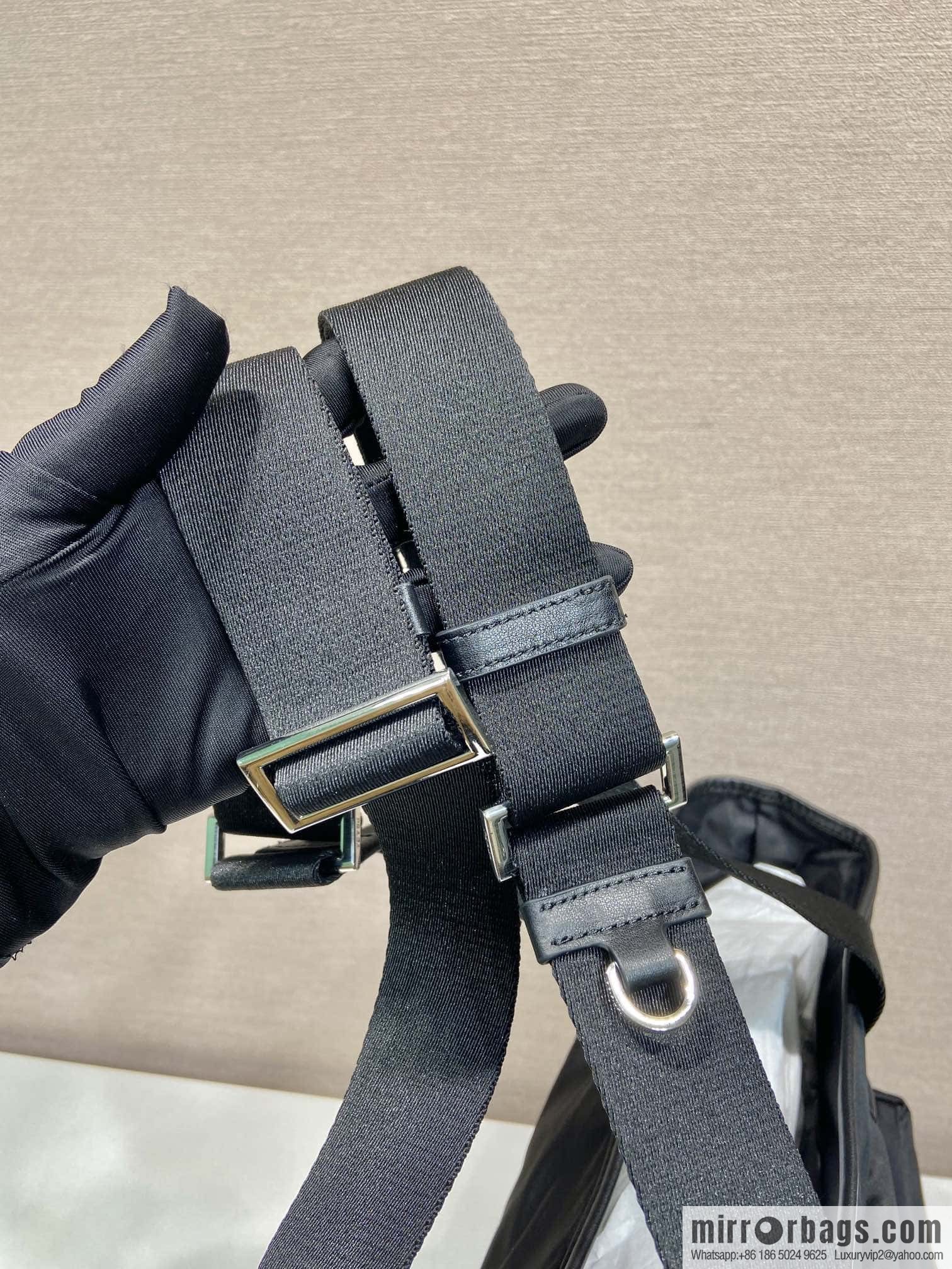 PRADA 🎉 new tote bag 🎉 2VG120