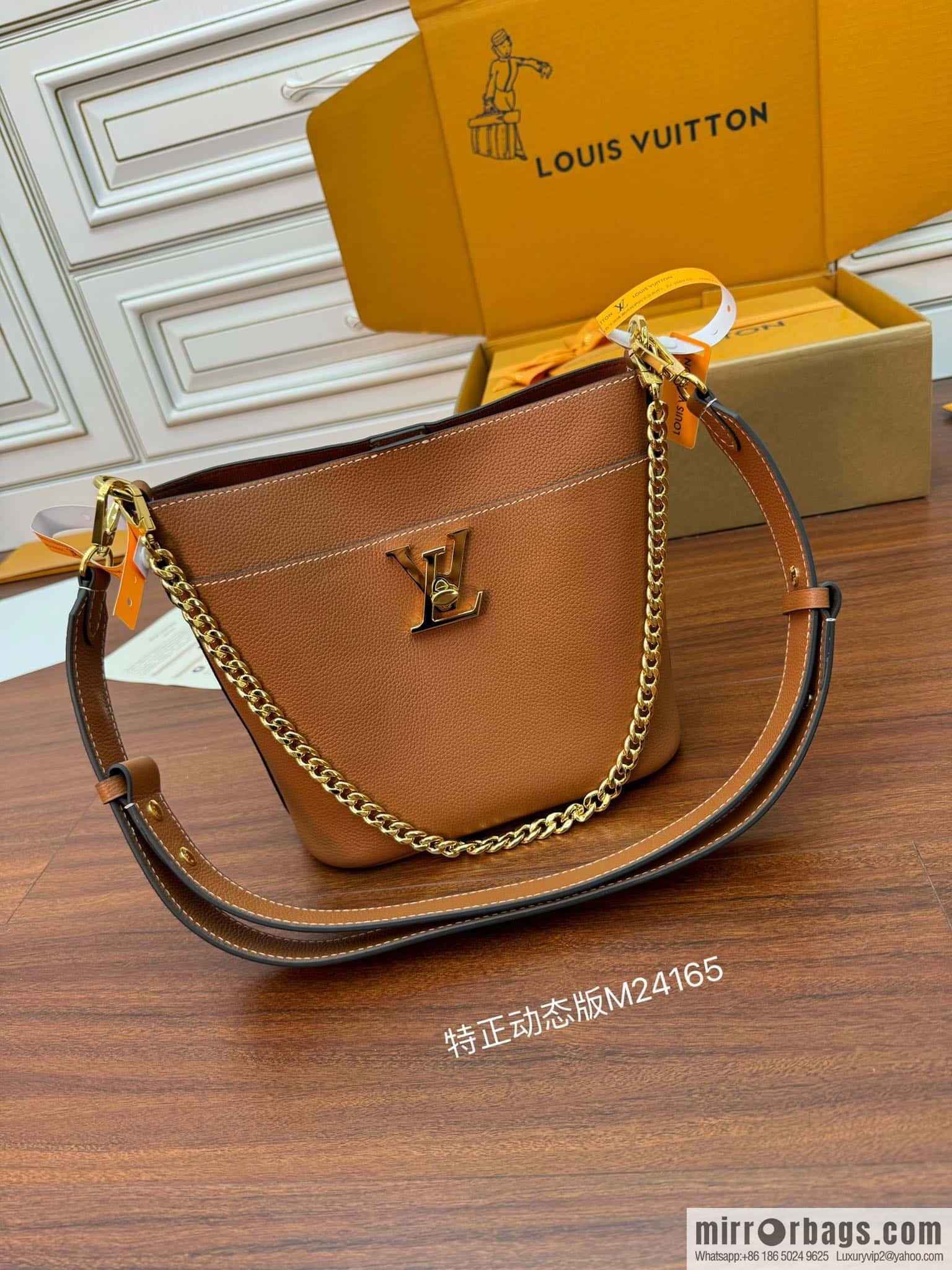 LV M24165 Lock and Walk