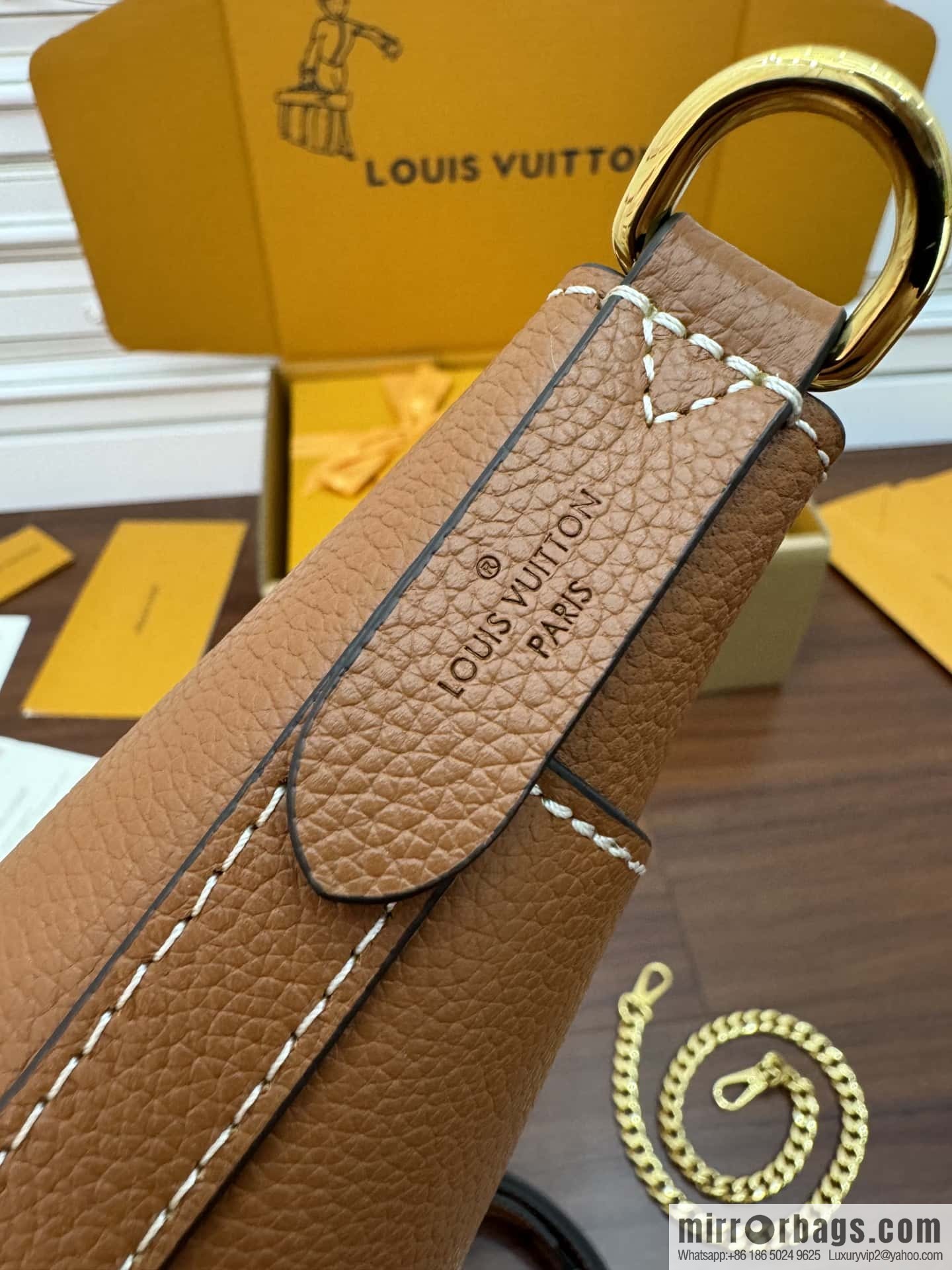 LV M24165 Lock and Walk