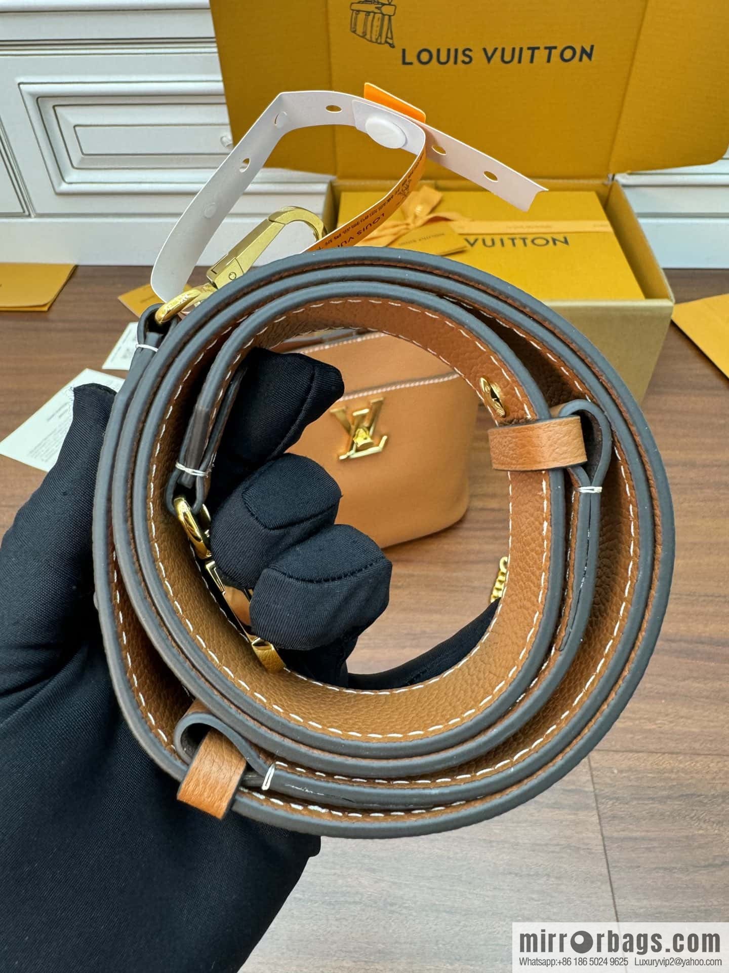LV M24165 Lock and Walk