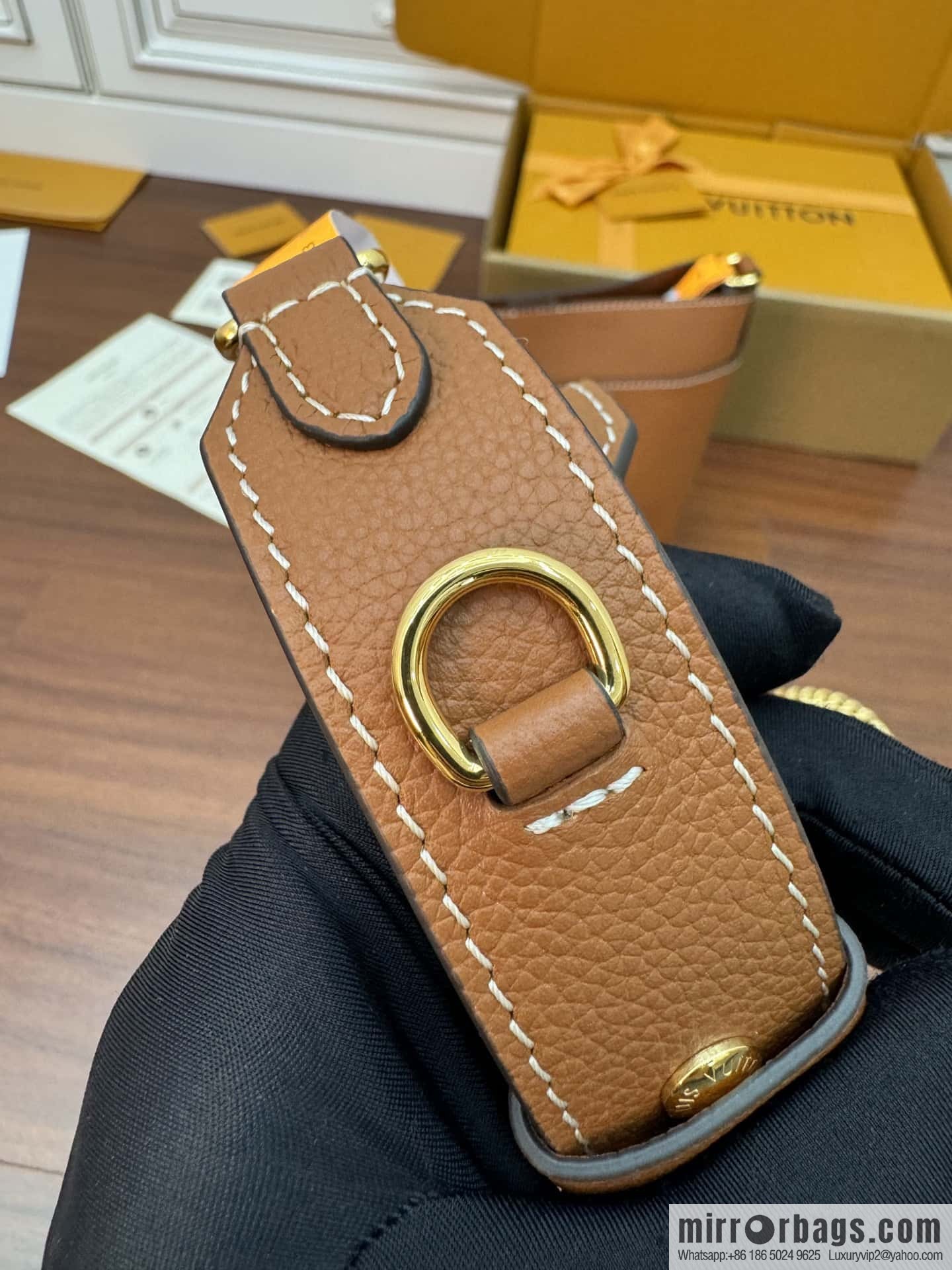 LV M24165 Lock and Walk