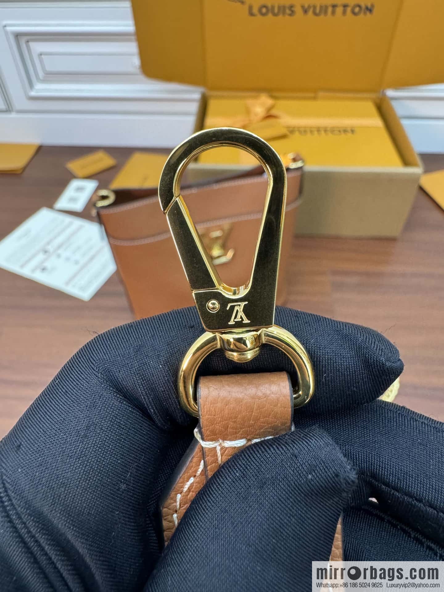 LV M24165 Lock and Walk