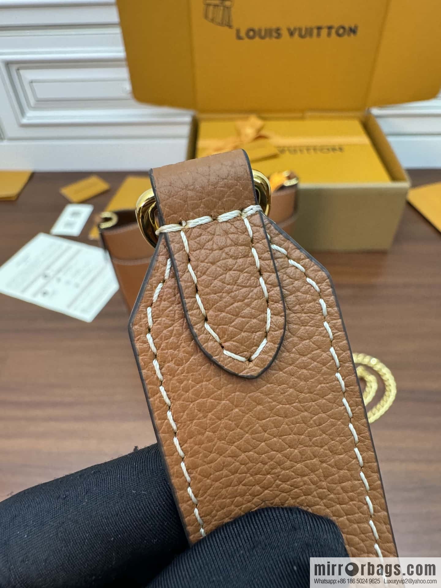 LV M24165 Lock and Walk