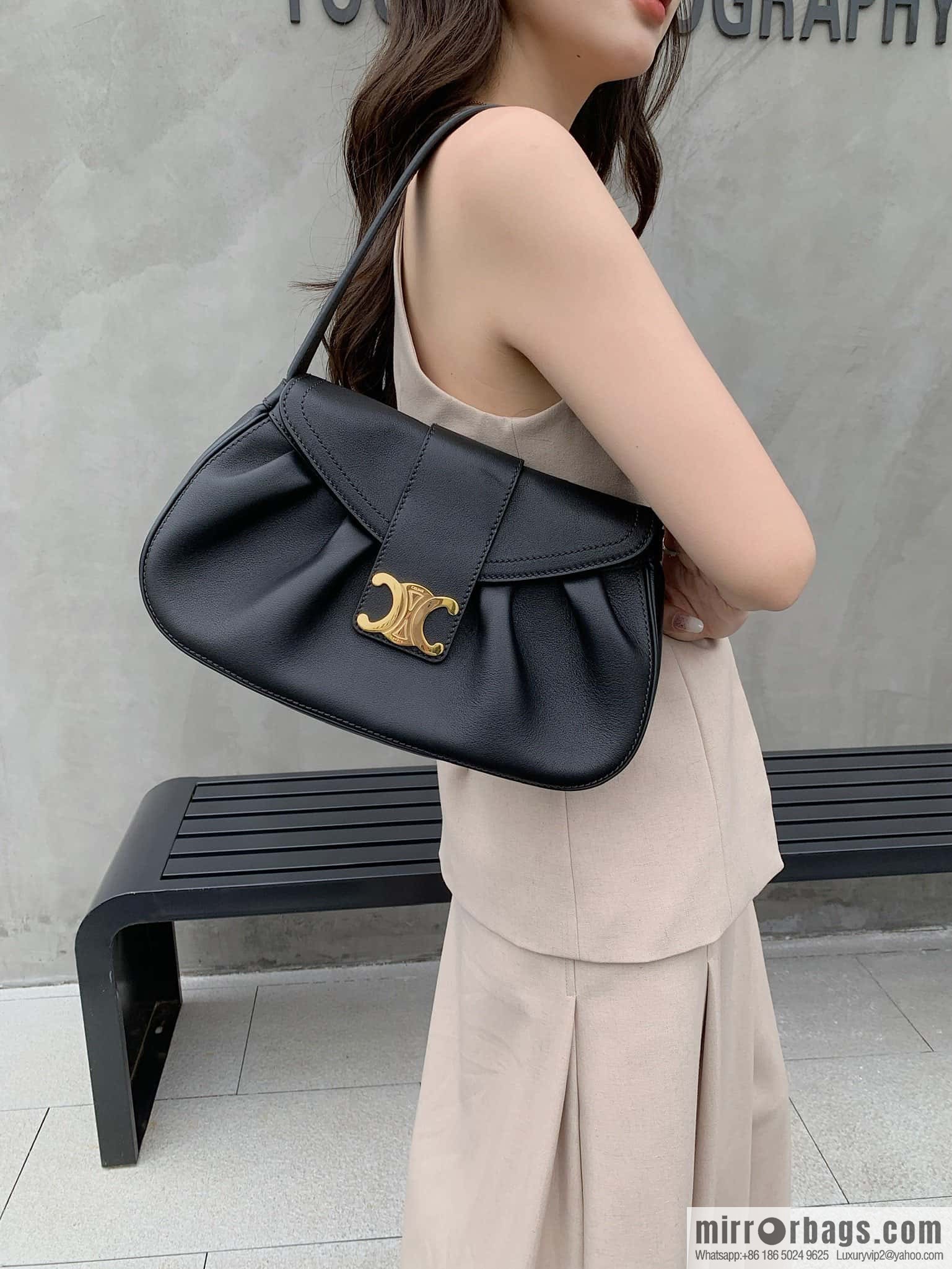 CELINE POLLY Medium soft cow leather (fabric) handbag 115633 black