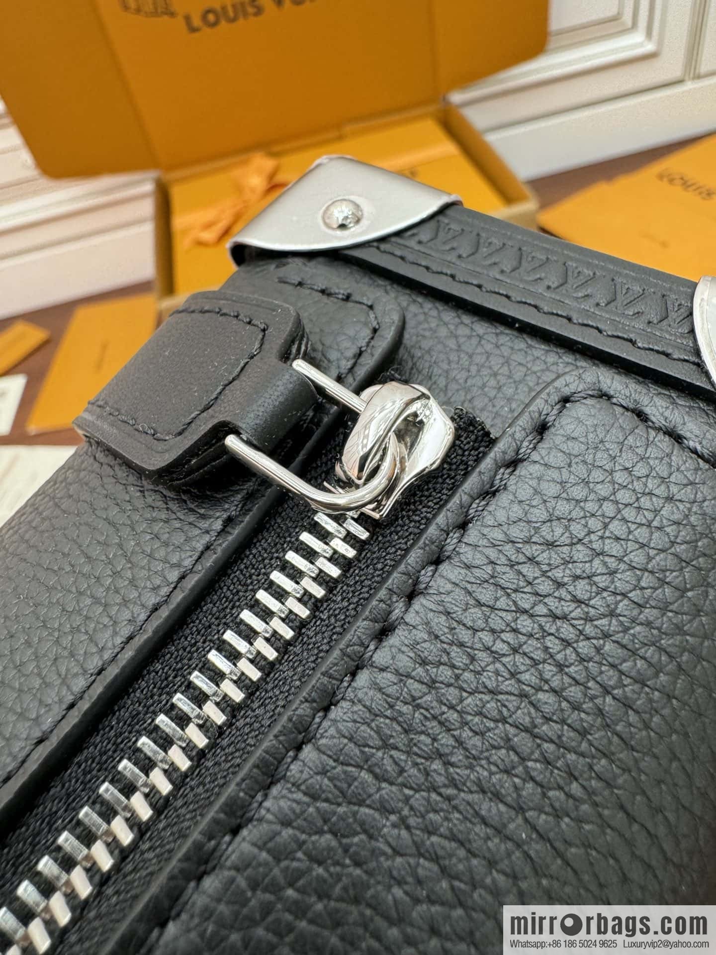 LV M25160 Side Trunk MM