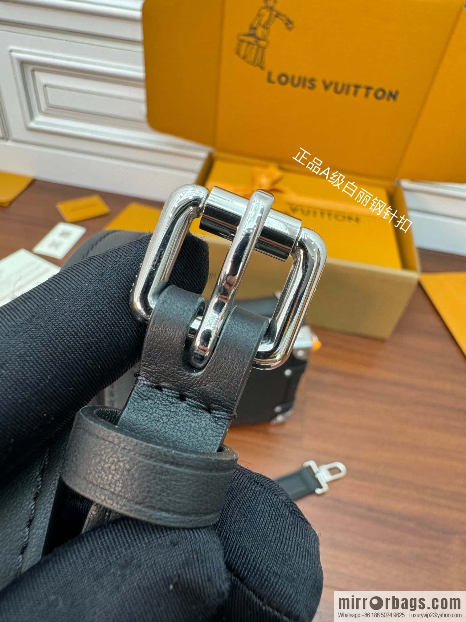 LV M25160 Side Trunk MM