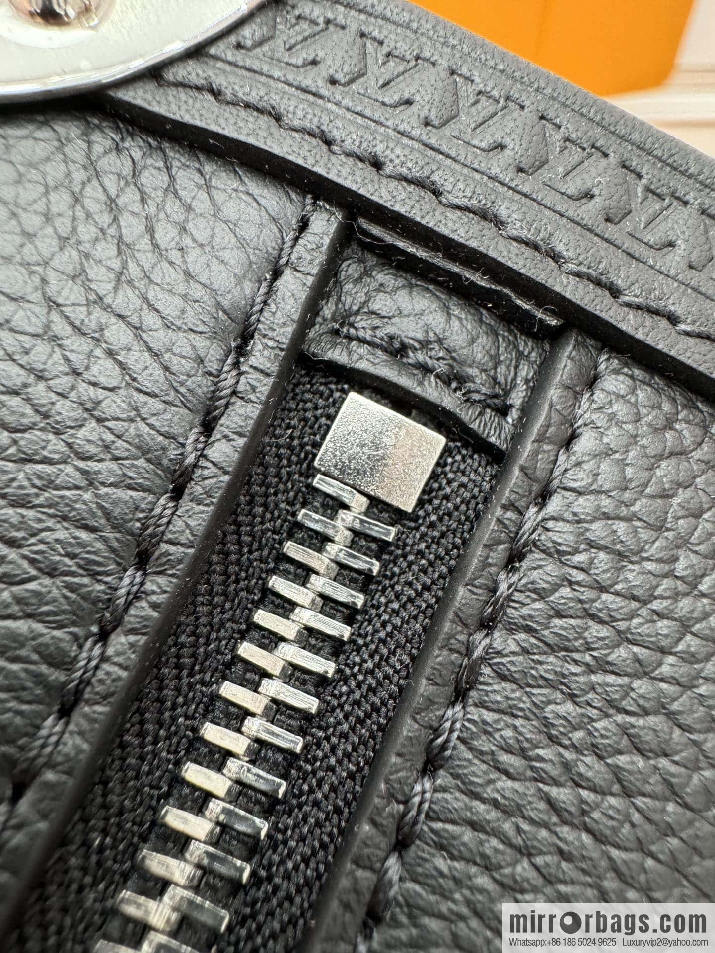 LV M25160 Side Trunk MM