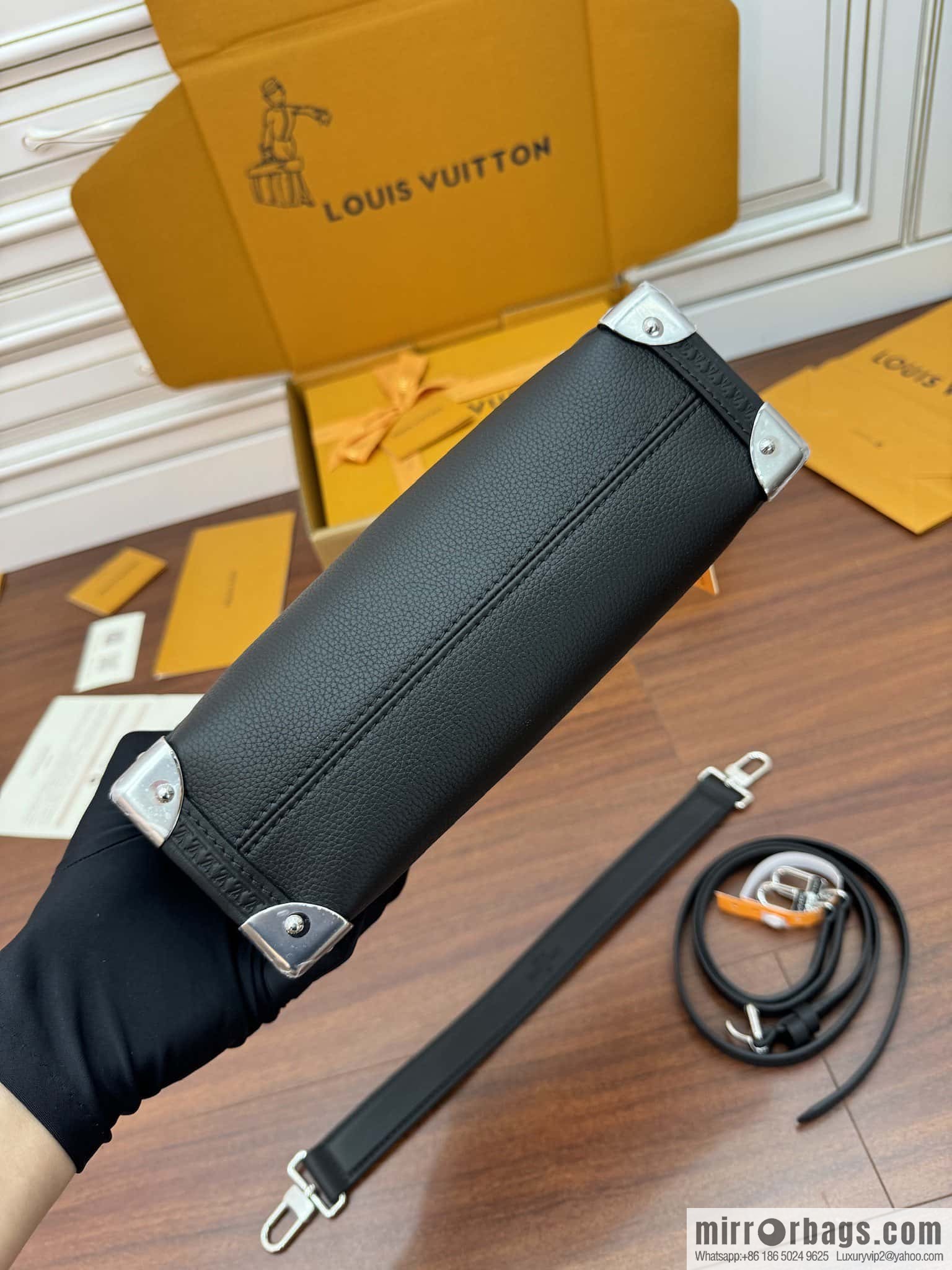 LV M25160 Side Trunk MM