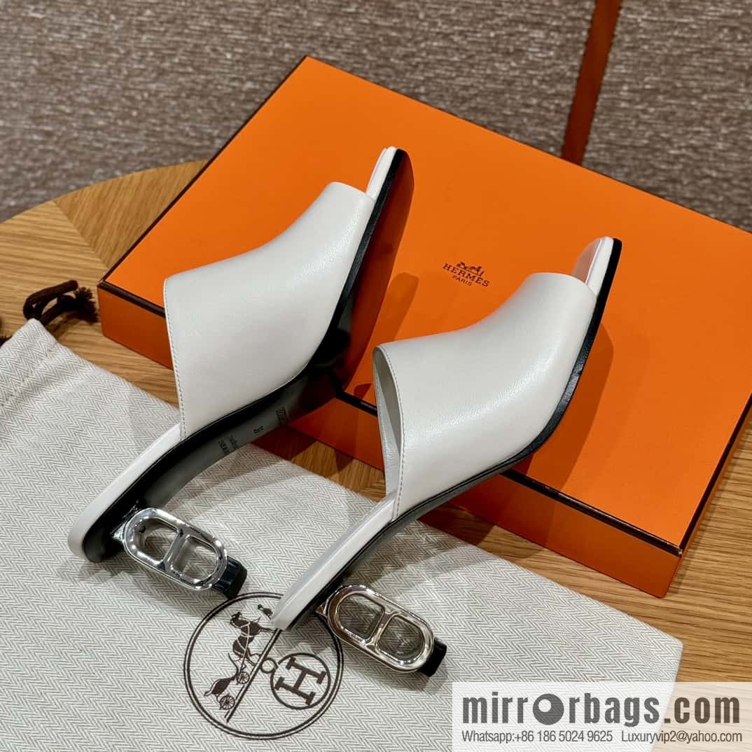Hermès 122 lconique 60 sandals, pure white/01/Blanc calfskin/Nappa