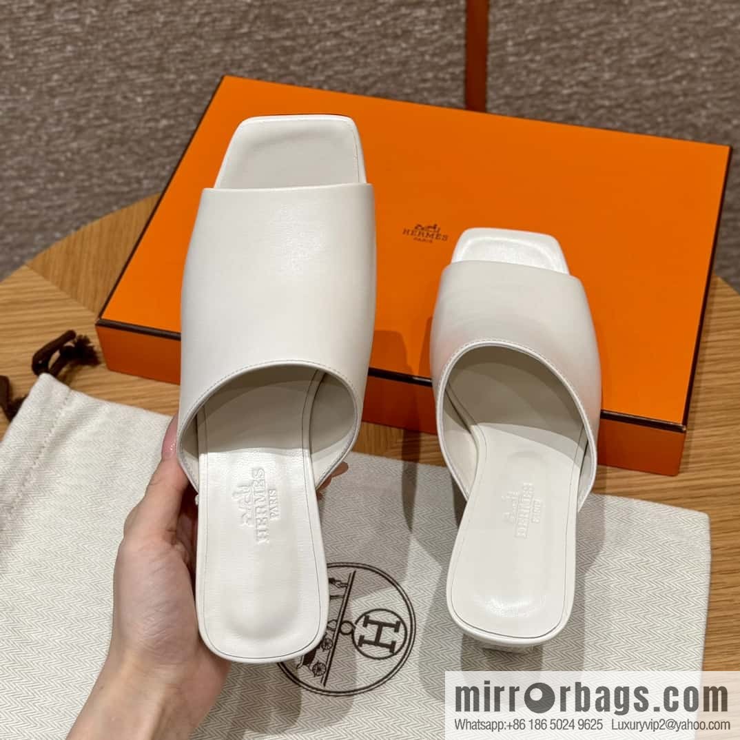 Hermès 122 lconique 60 sandals, pure white/01/Blanc calfskin/Nappa