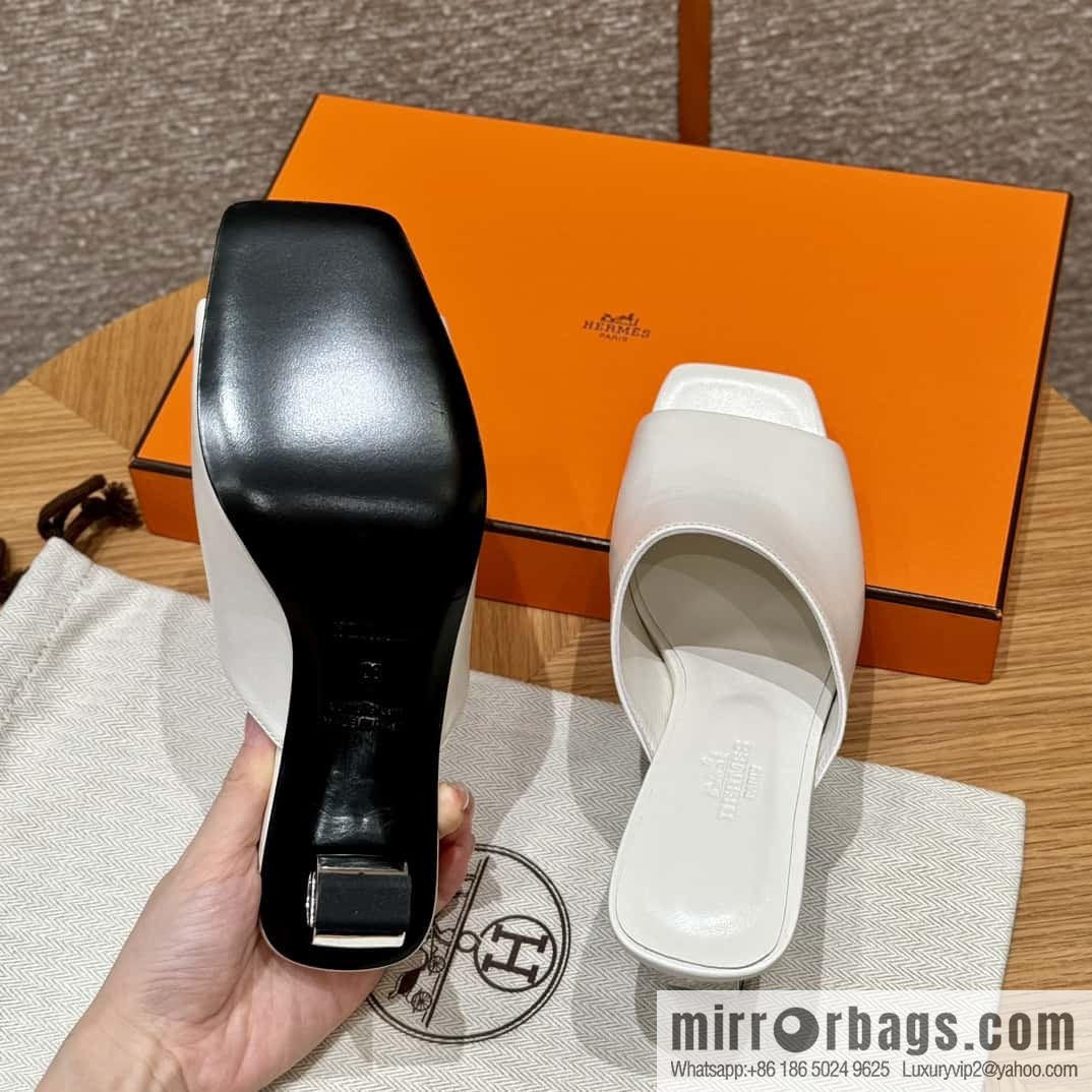Hermès 122 lconique 60 sandals, pure white/01/Blanc calfskin/Nappa