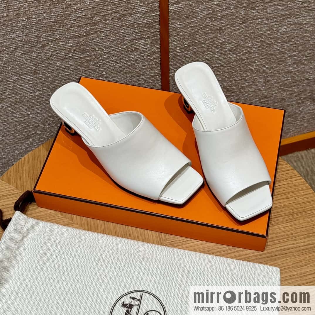 Hermès 122 lconique 60 sandals, pure white/01/Blanc calfskin/Nappa
