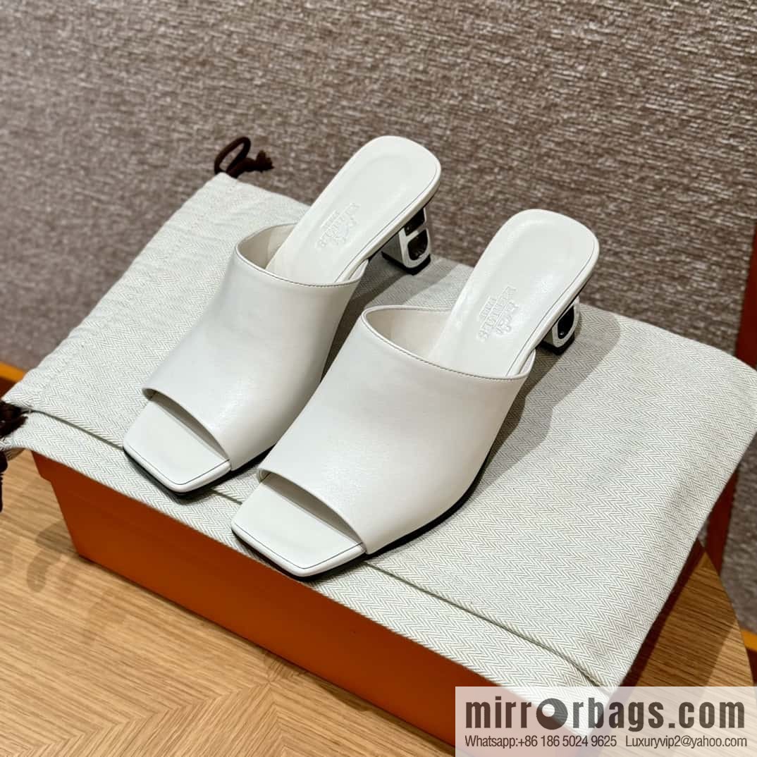 Hermès 122 lconique 60 sandals, pure white/01/Blanc calfskin/Nappa