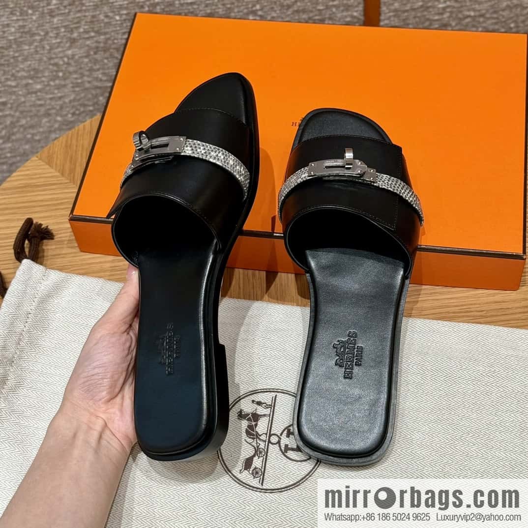 Hermès 183Kelly tow sandals /Giulia black/CK89/Noir/Himalaya/Lizard primary color calfskin with Lizard strip/Calfskin/Lizard/🦎