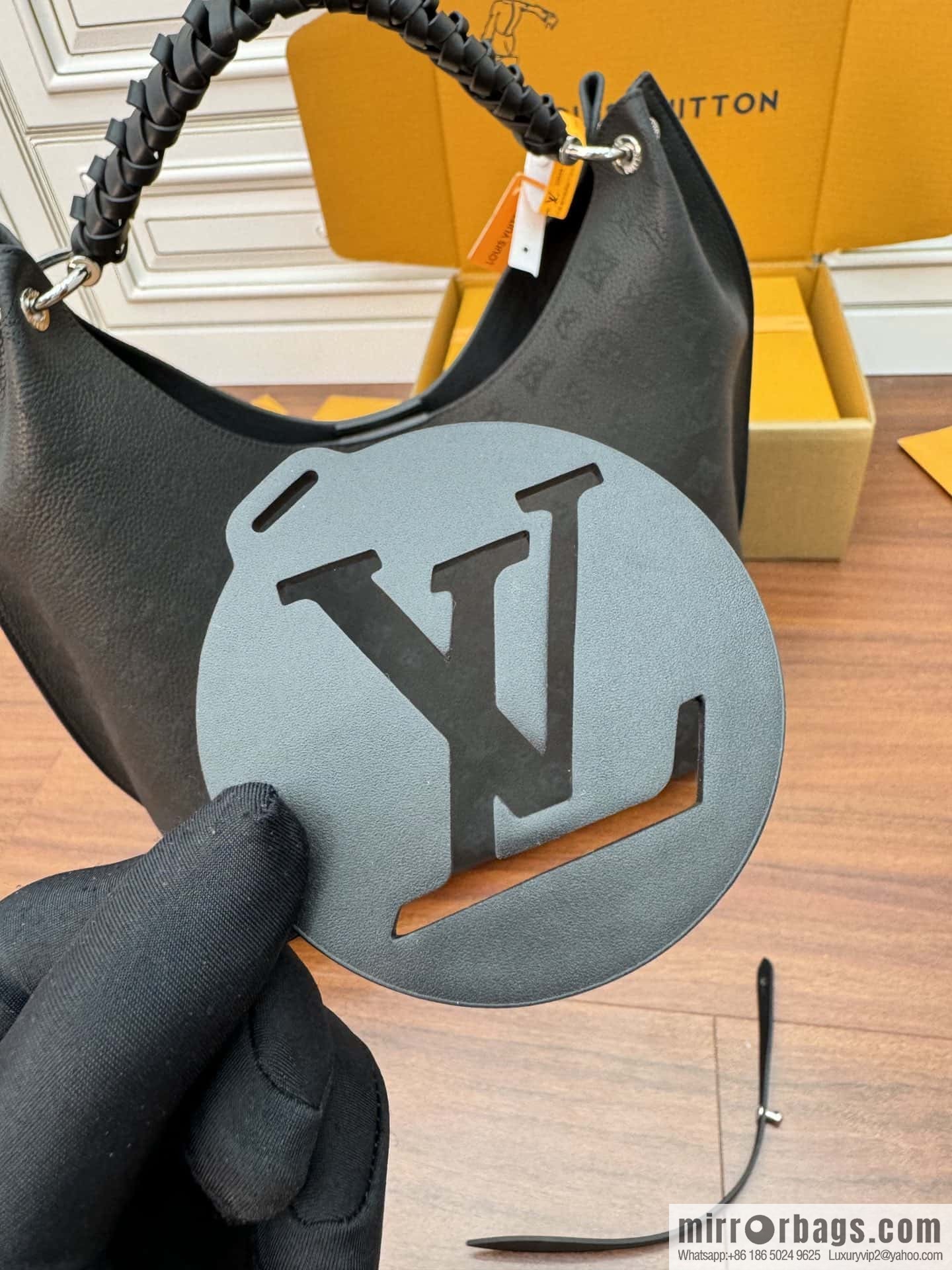 LV M52950 Carmel