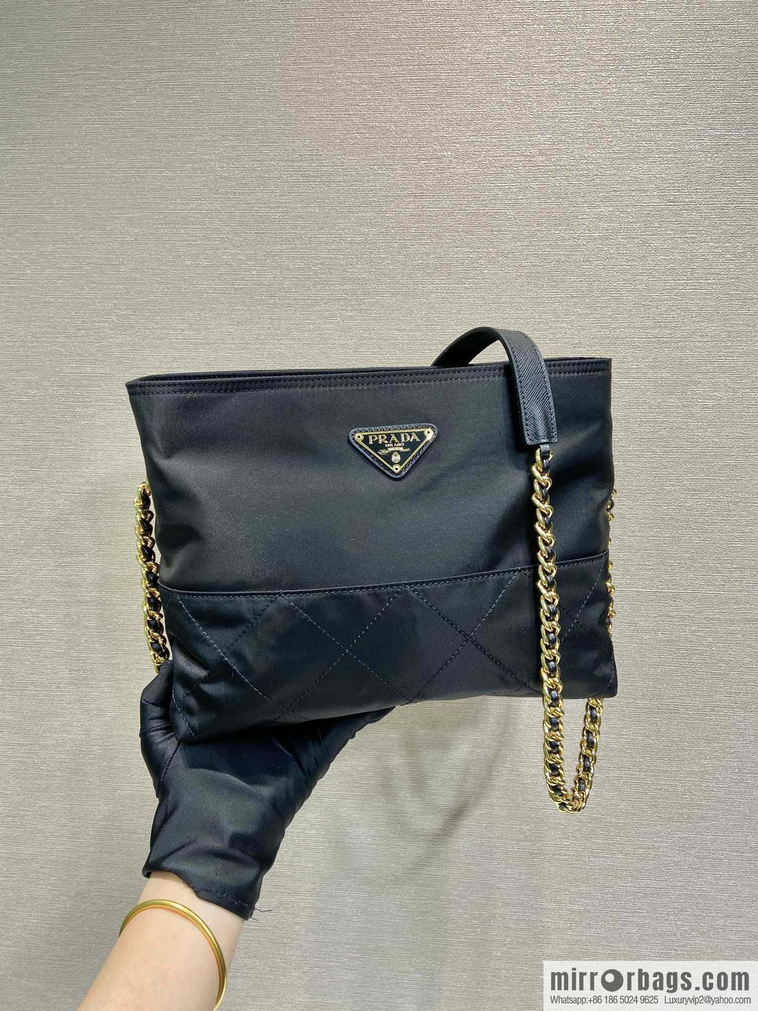 PRADA 🎉 crossbody bag 🎉🎉🎉 1BD645