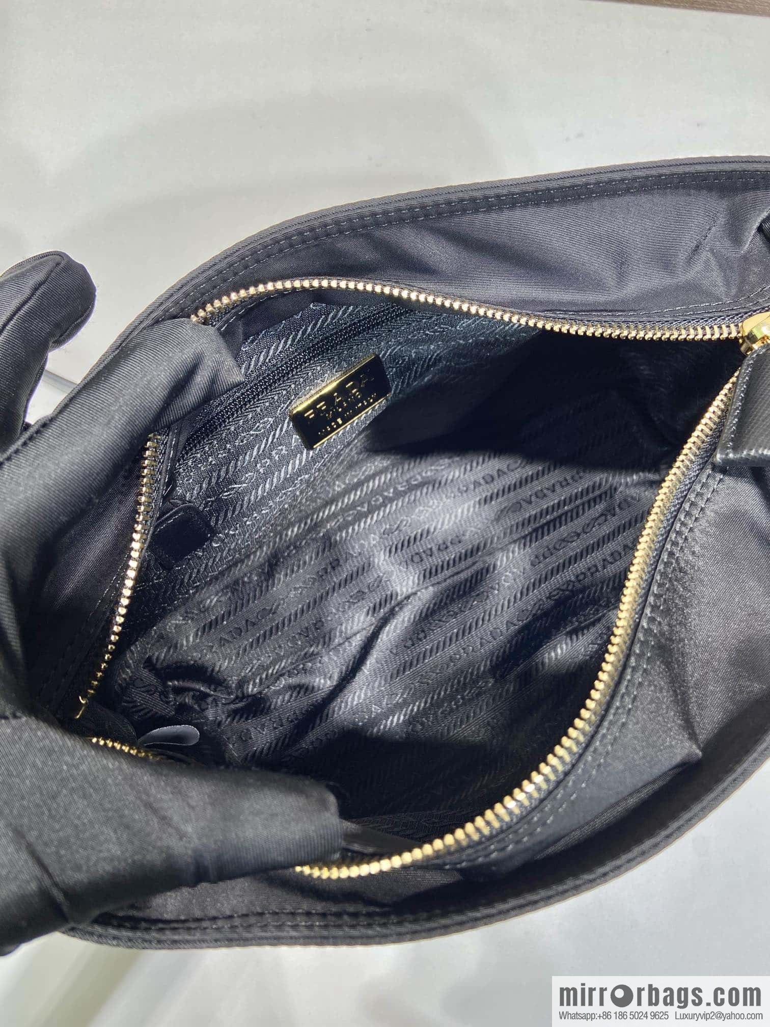 PRADA 🎉 crossbody bag 🎉🎉🎉 1BD645