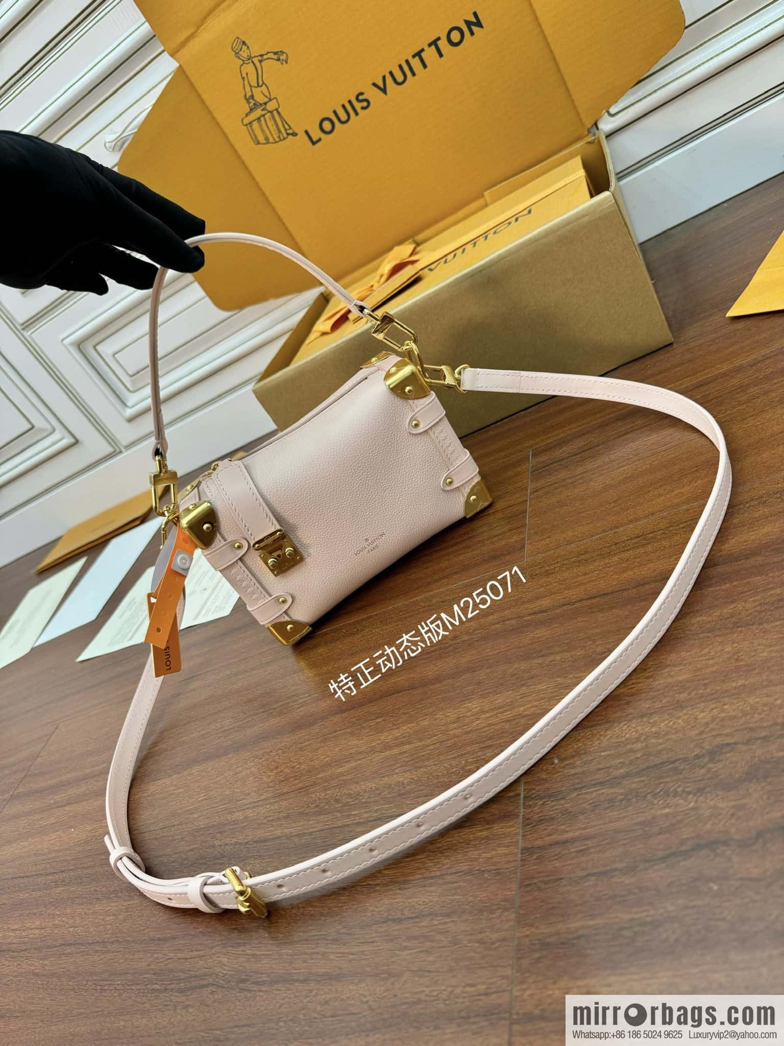 LV M25071 Season's new SIDE TRUNK small handbag