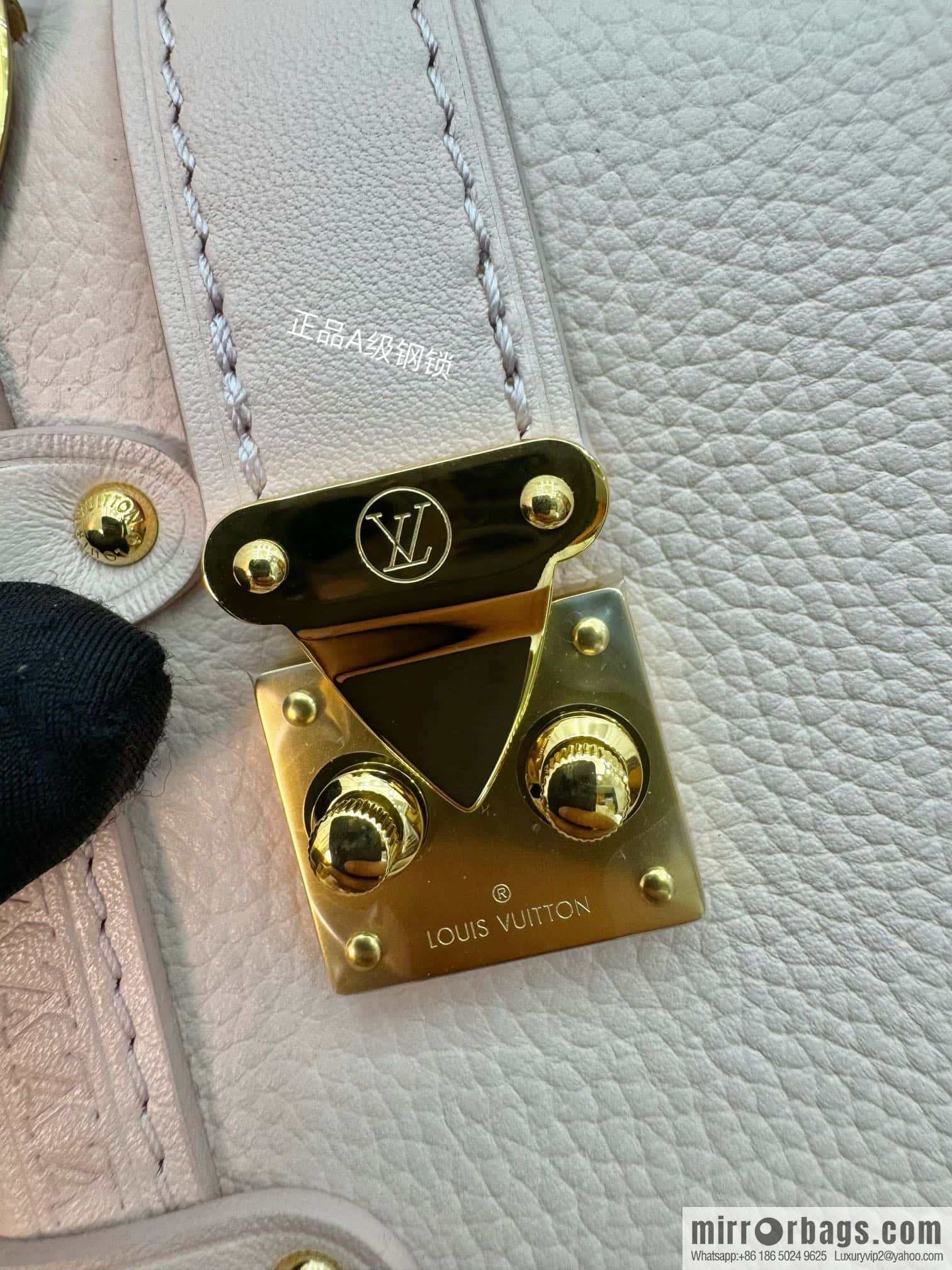LV M25071 Season's new SIDE TRUNK small handbag