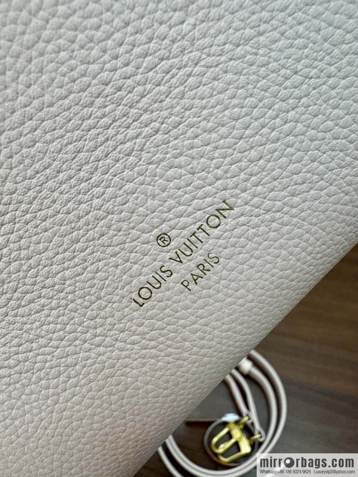 LV M25071 Season's new SIDE TRUNK small handbag