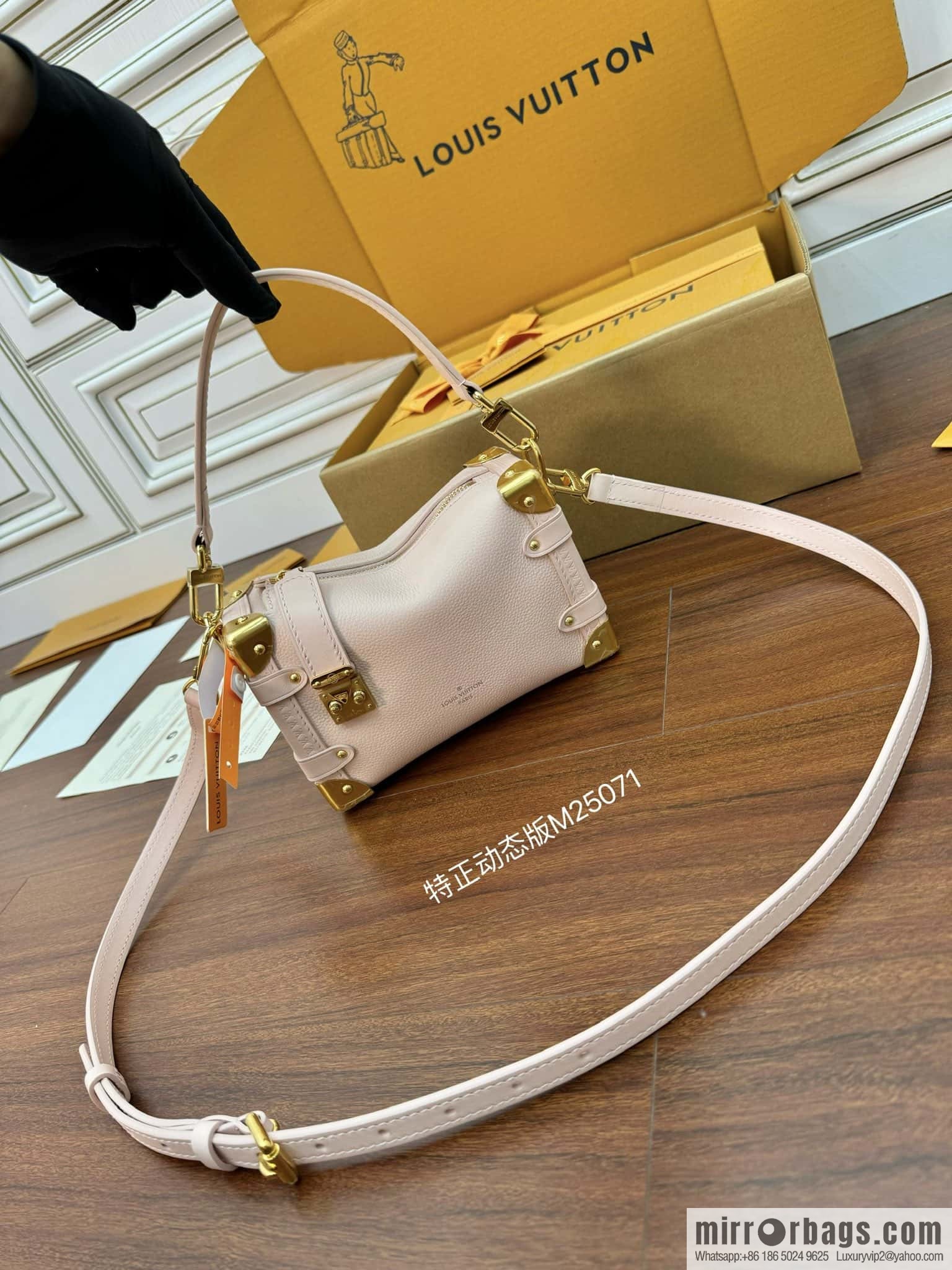 LV M25071 Season's new SIDE TRUNK small handbag