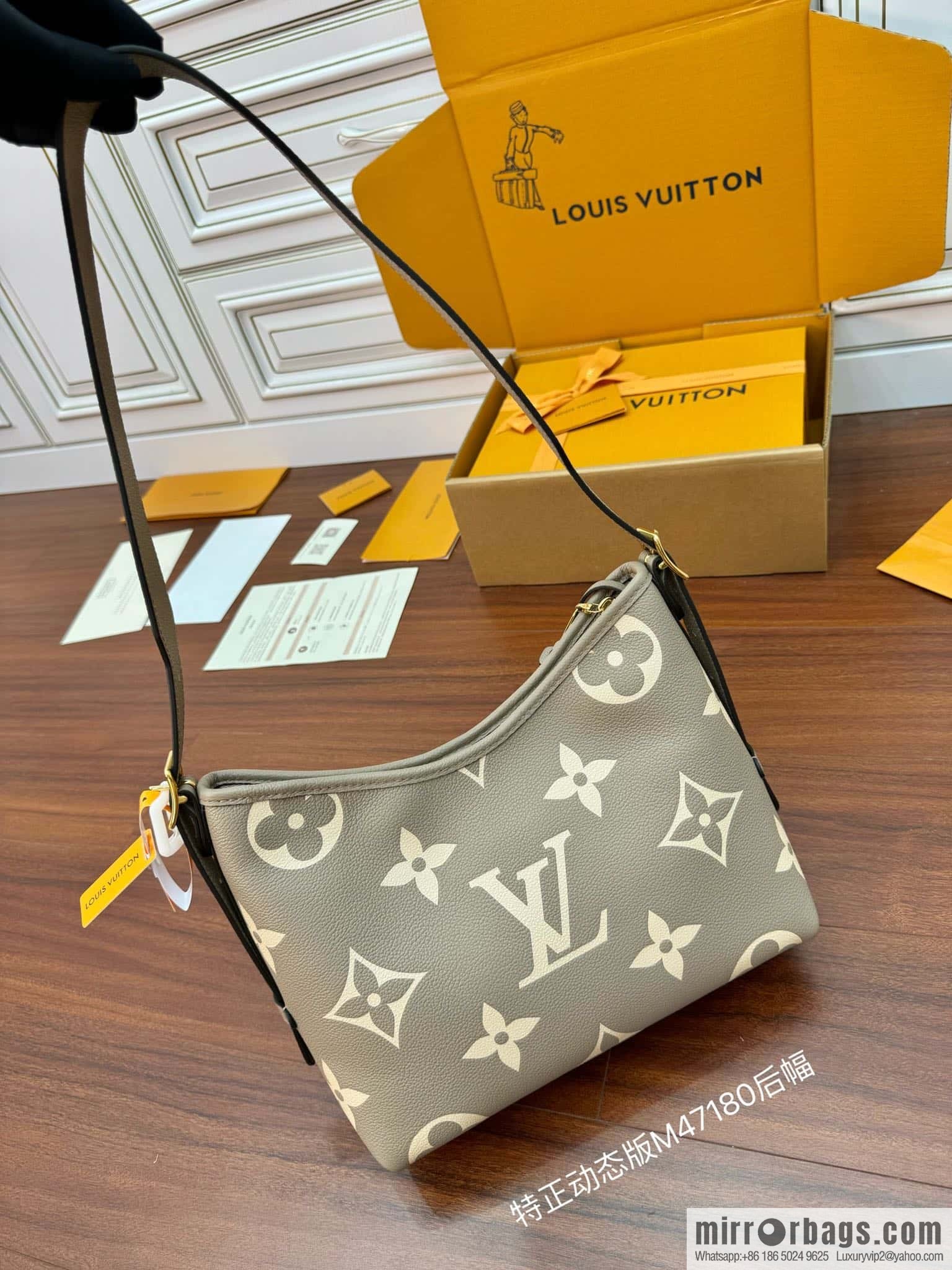 LV M47180 CARRYALL Small handbag