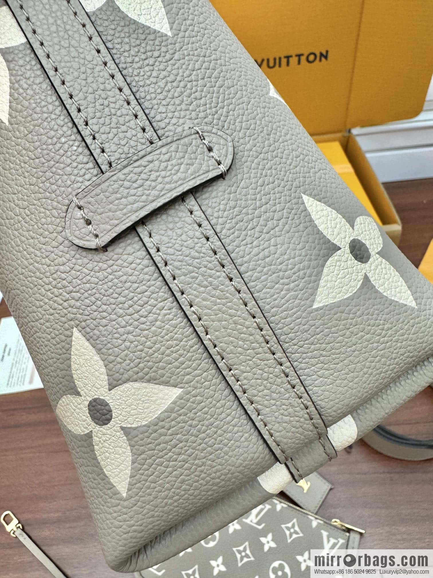 LV M47180 CARRYALL Small handbag