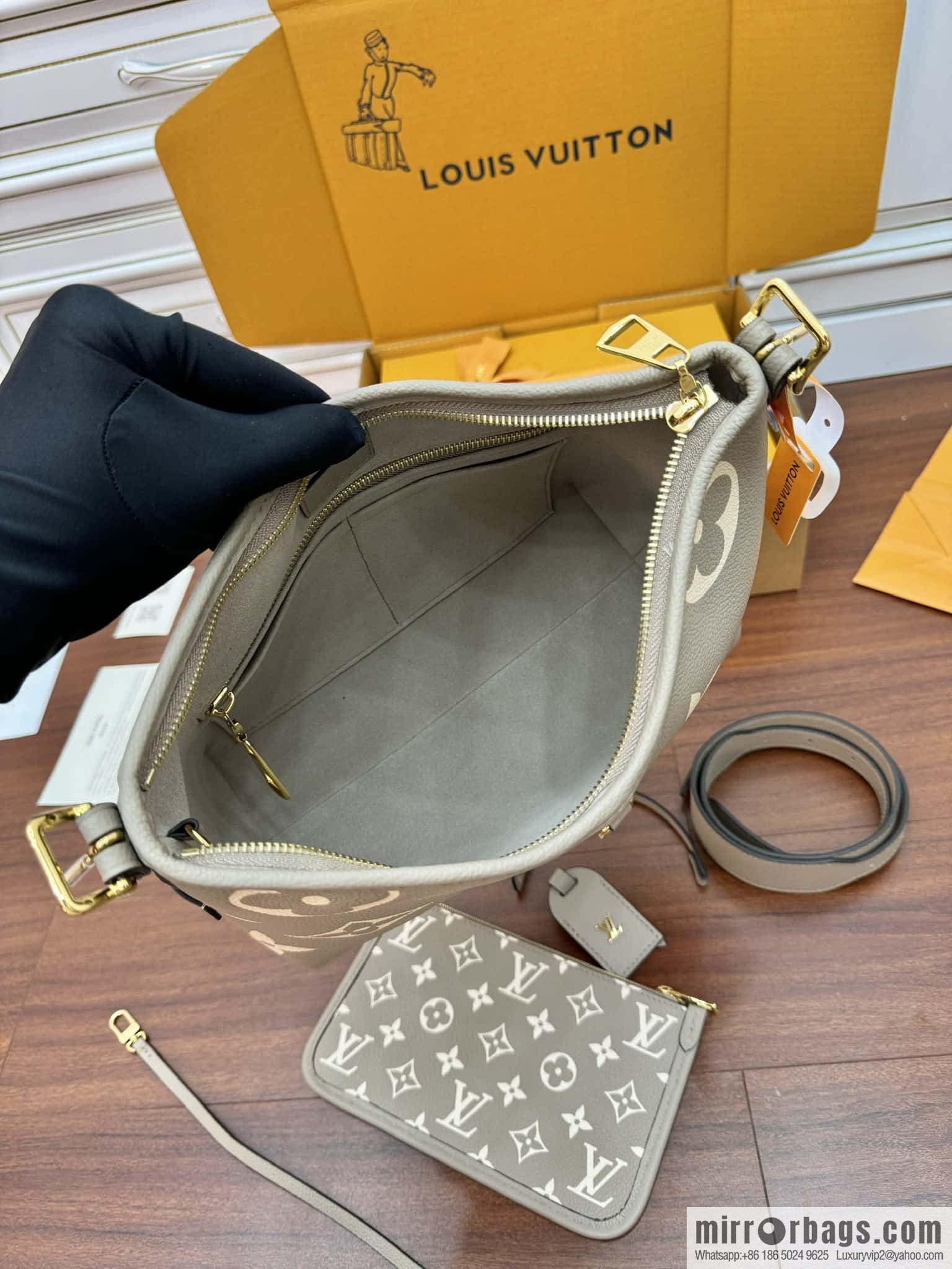 LV M47180 CARRYALL Small handbag